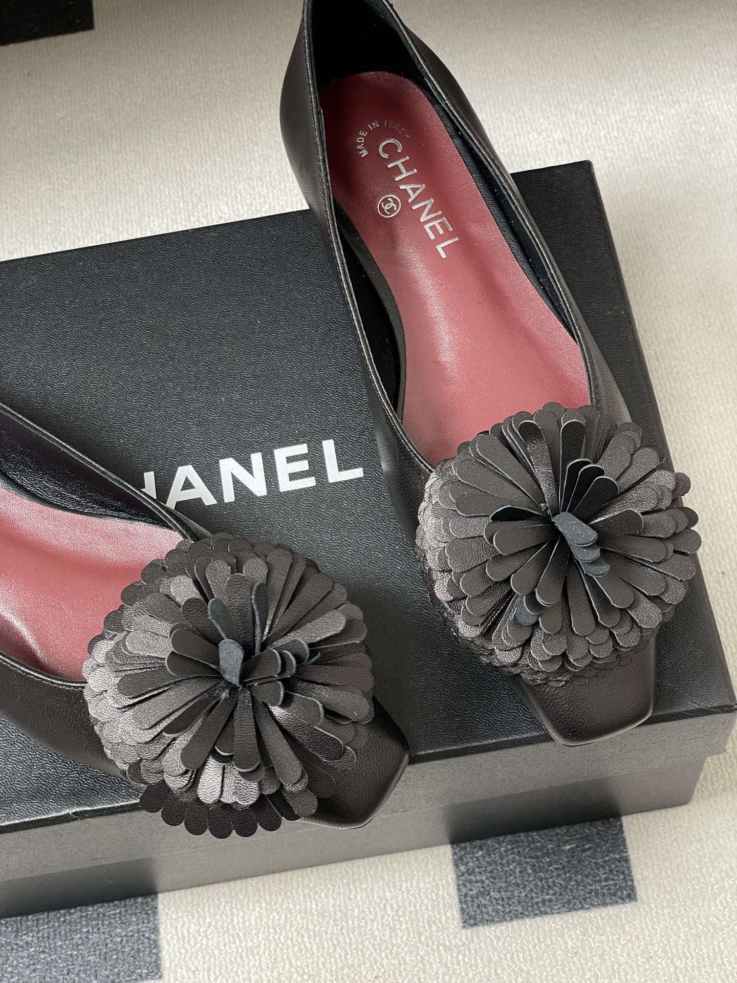 TOP CHANEL Flat Shoes - 3 Colors
