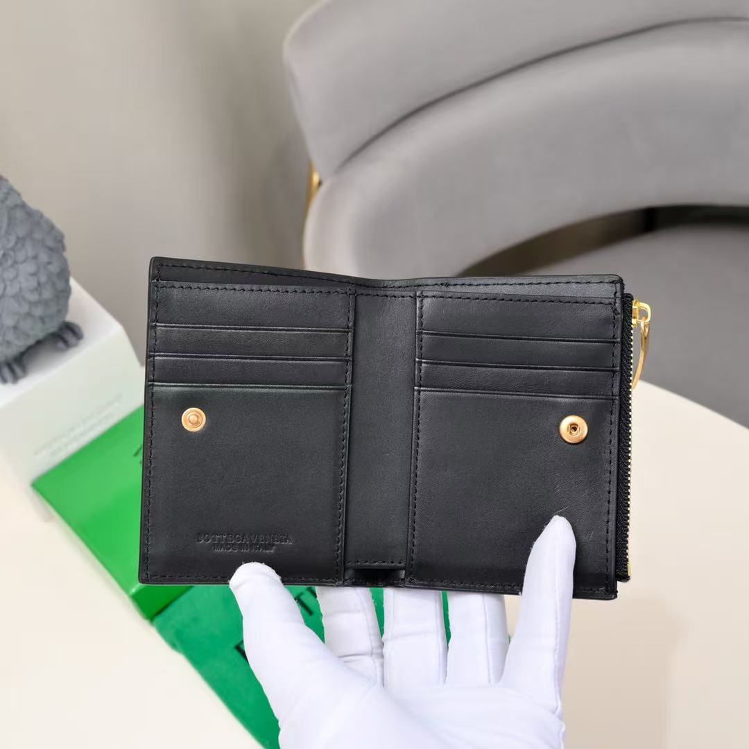 Bottega Veneta Intrecciato Small Bi-Fold Wallet (Replica)