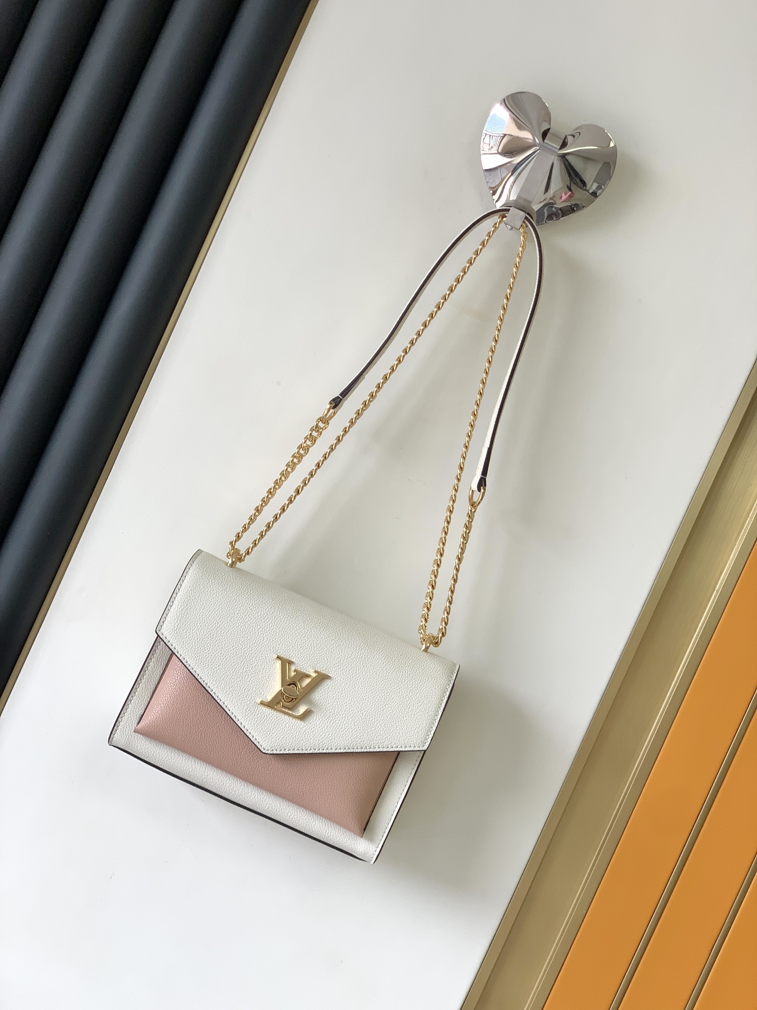 TOP Louis Vuitton LV Mylockme BB Handbags 22.5x17x5.5cm - 5 Colors