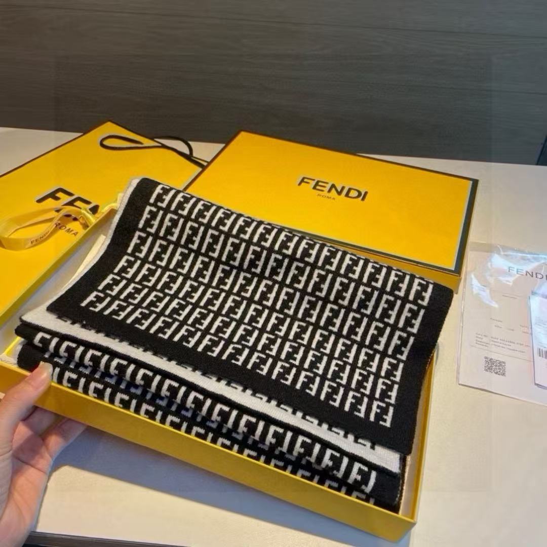 Fendi Wool knit double-sided scarf (Replica)