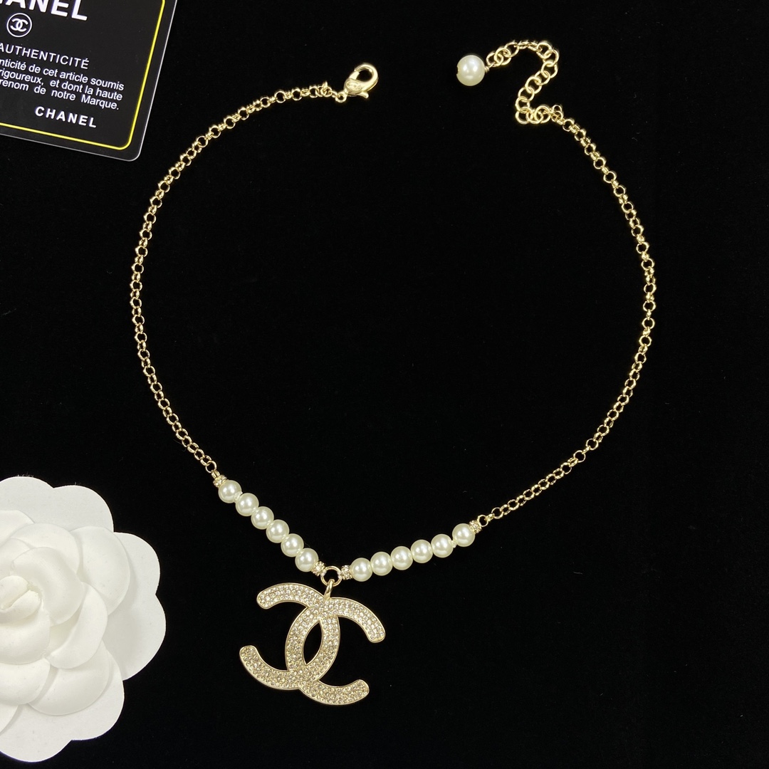 TOP CHANEL Metal/Pearl Gradient Diamond Necklace - Gold