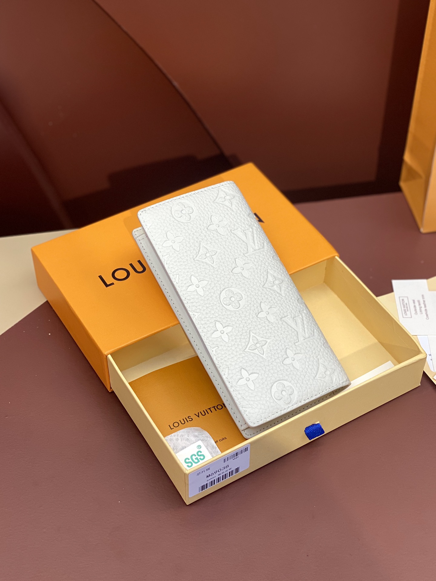 TOP Louis Vuitton LV Brazza Wallet Cowhide 19x2x10cm - White