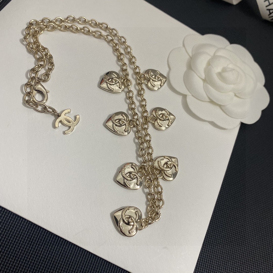 TOP CHANEL Heart Necklace - Silver