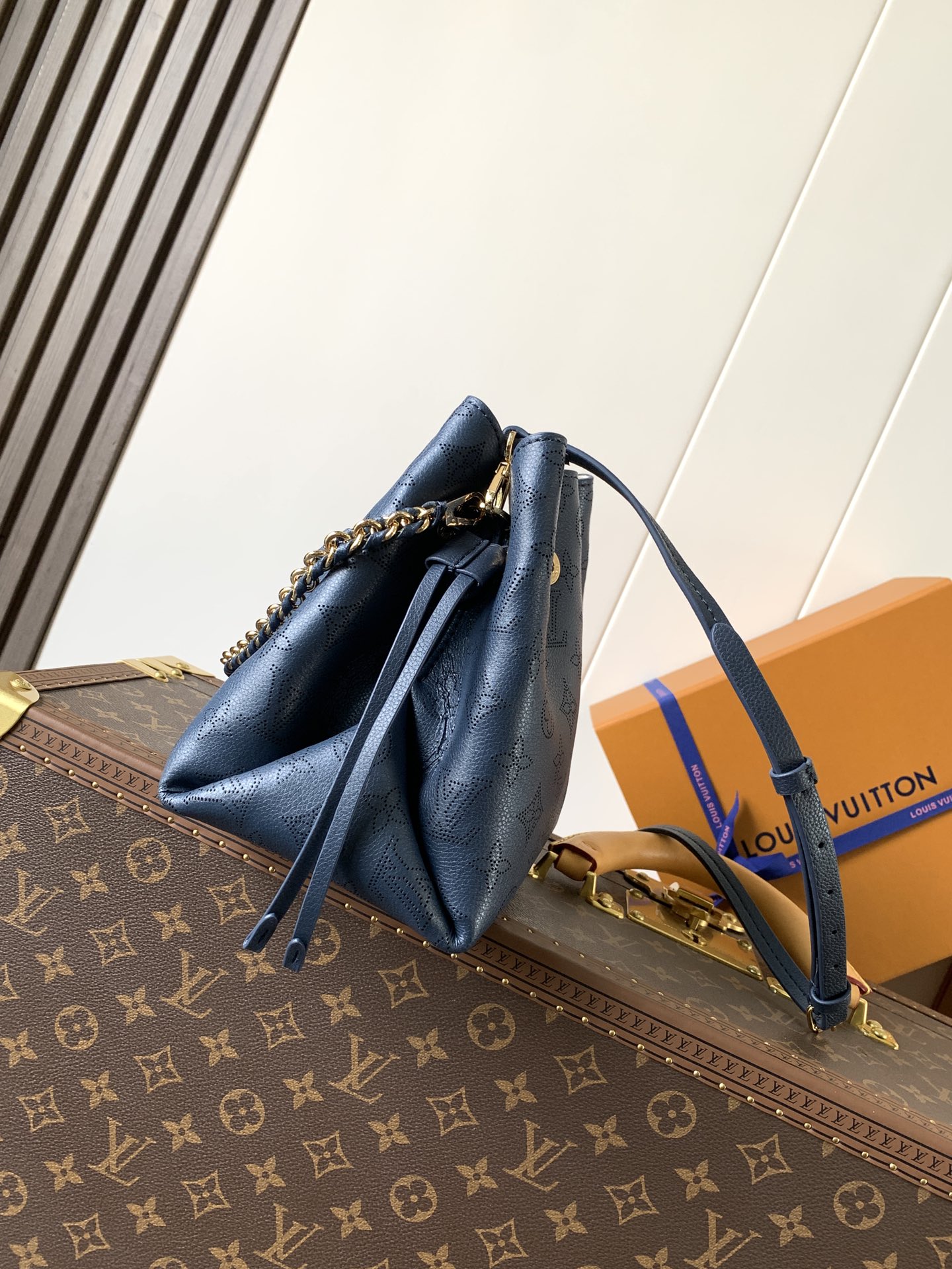 TOP Louis Vuitton LV Bella Handbag 22x14x19cm - Dark Blue