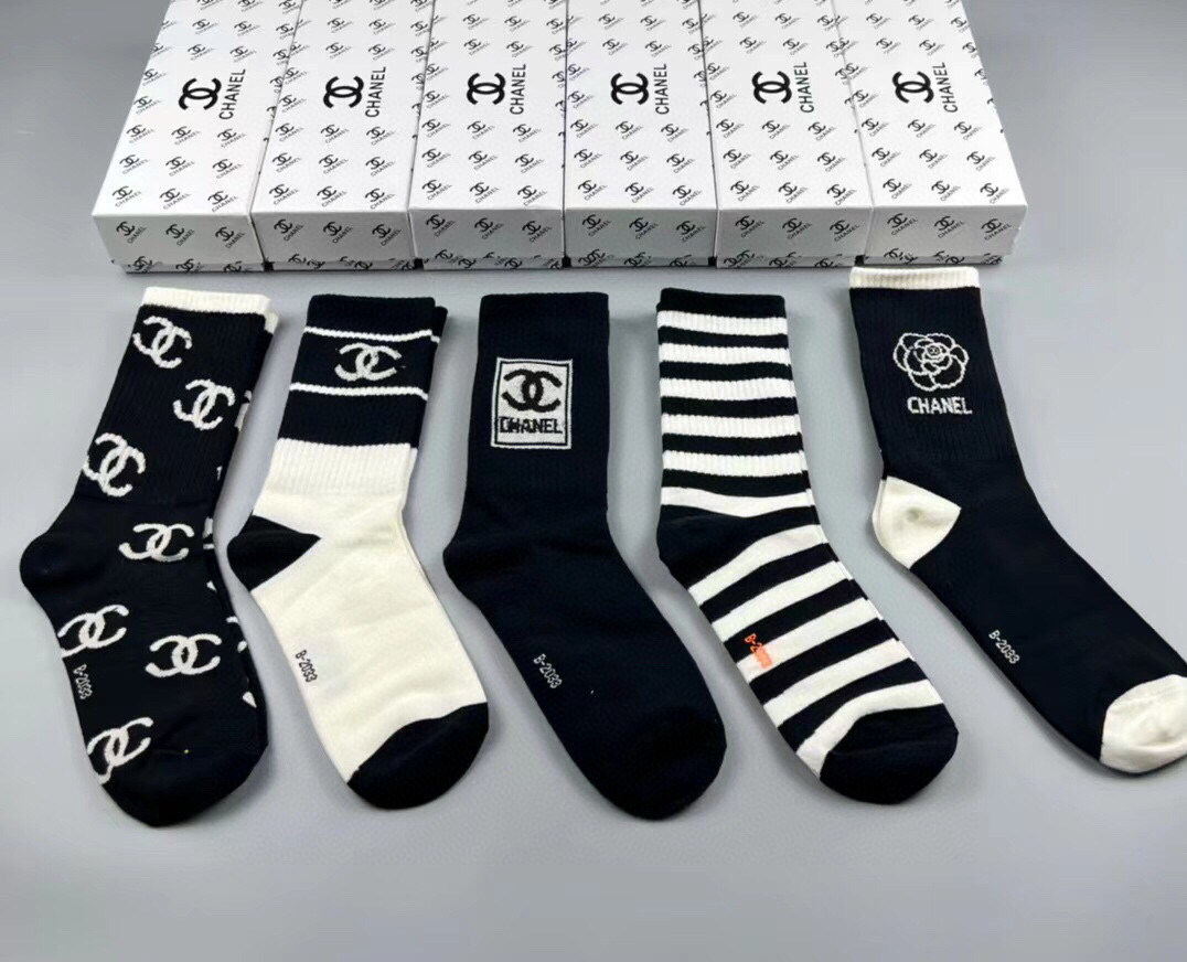 TOP CHANEL Socks - 5 Pieces as a Set