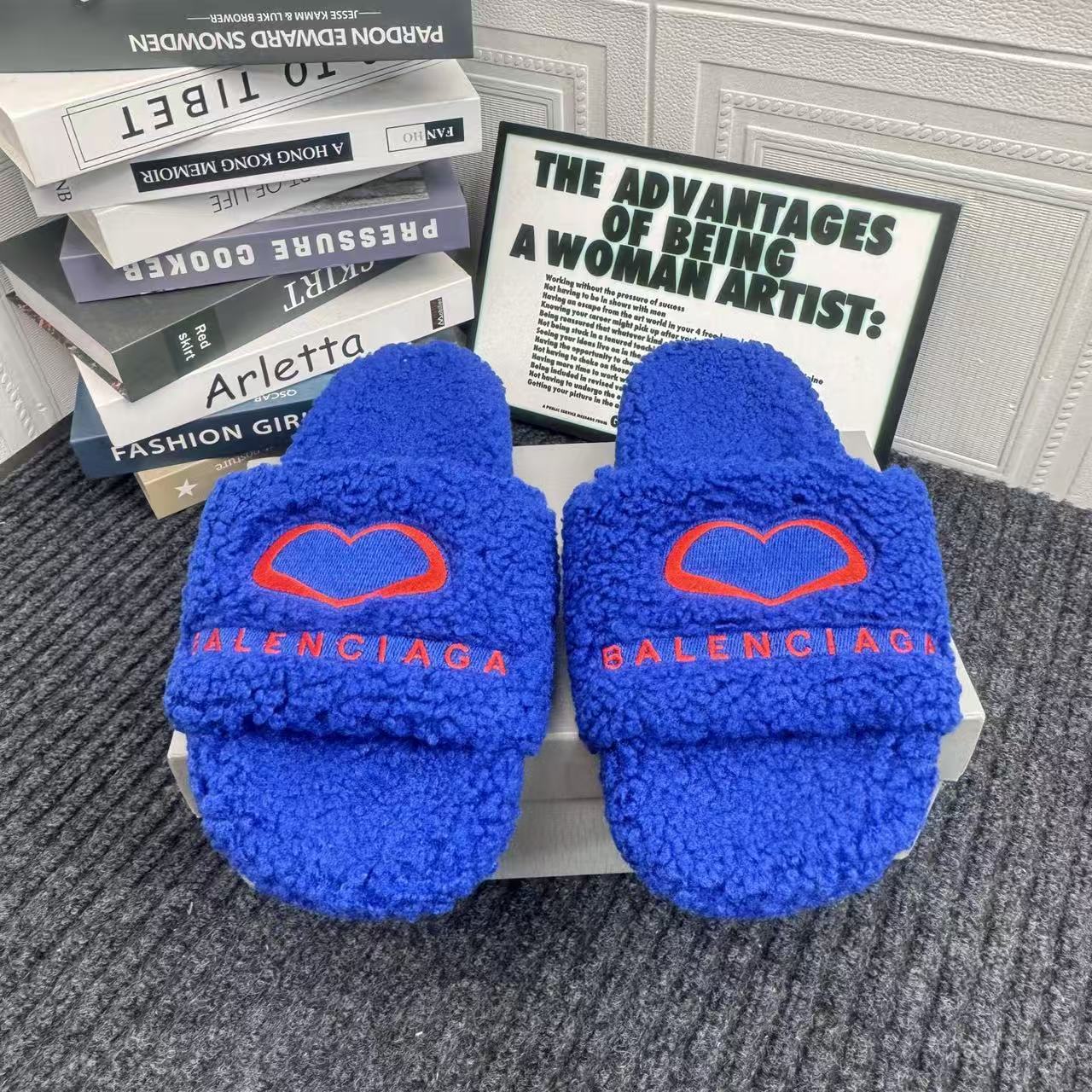 Balenciaga Fluffy Slippers(Replica)