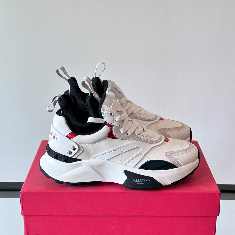 Valentino Garavani Leather Lace-Up Sneakers (Replica)