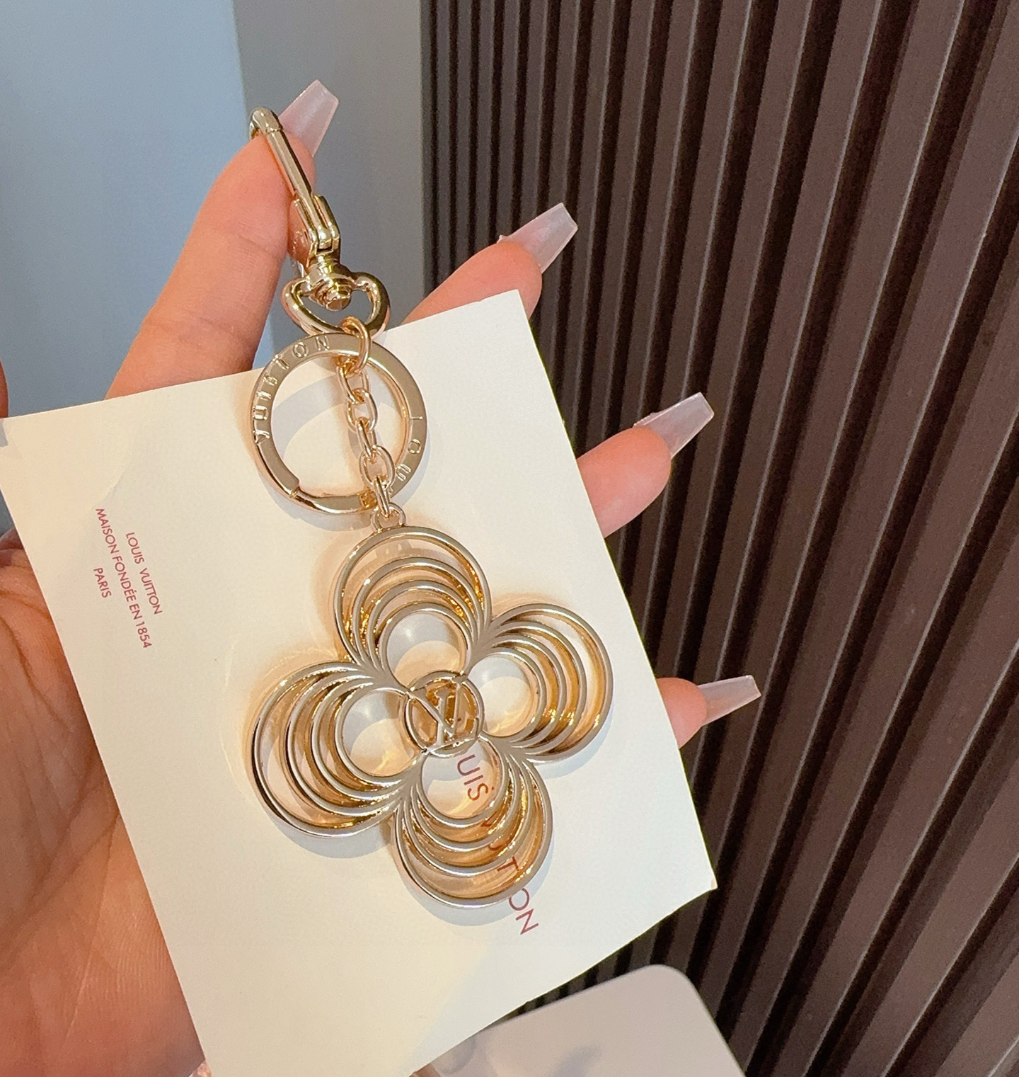TOP Louis Vuitton LV  Key Chain-Gold