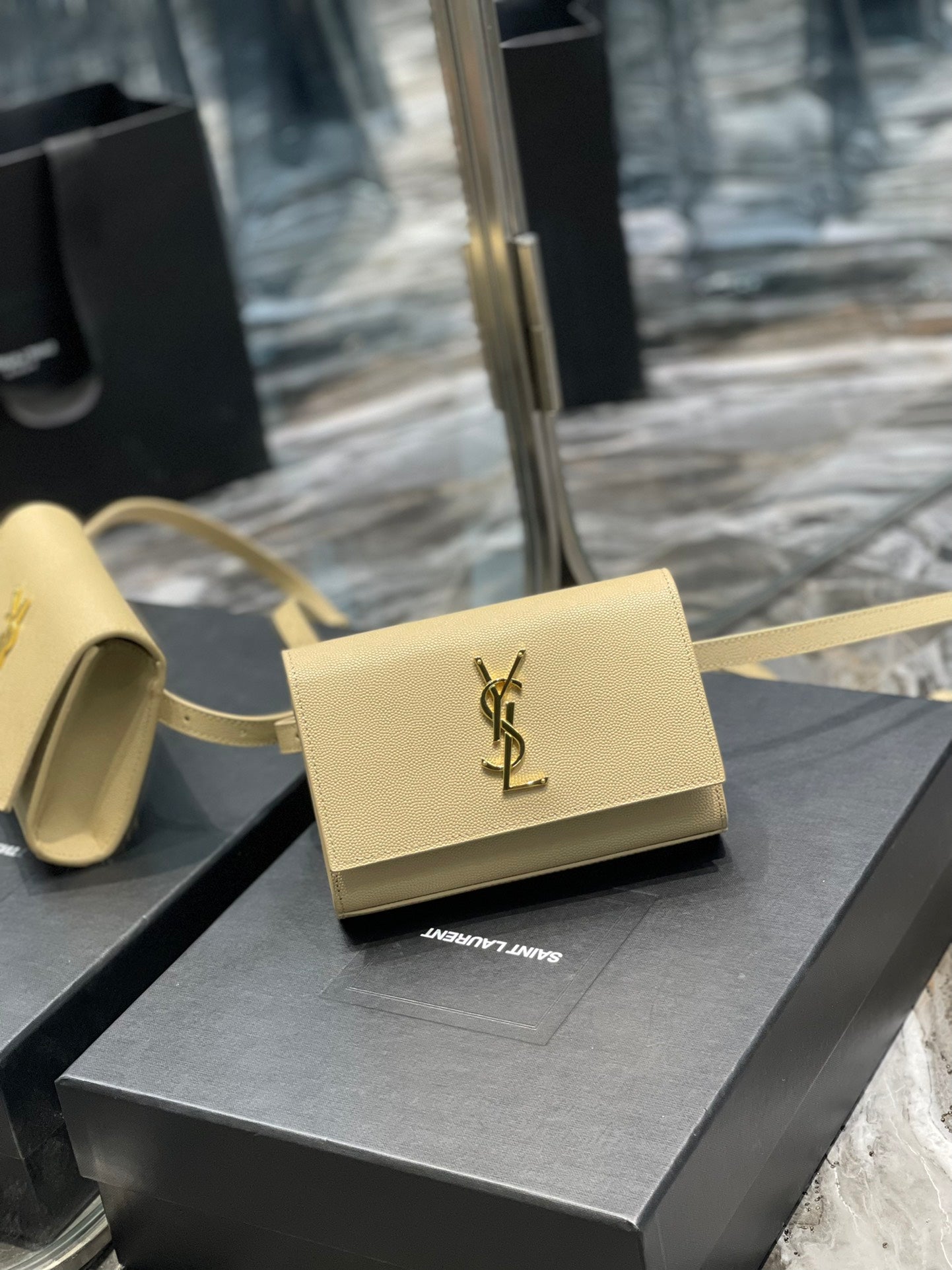 TOP Yves Saint Laurent YSL Kate Grainy Belt Bag - Beige