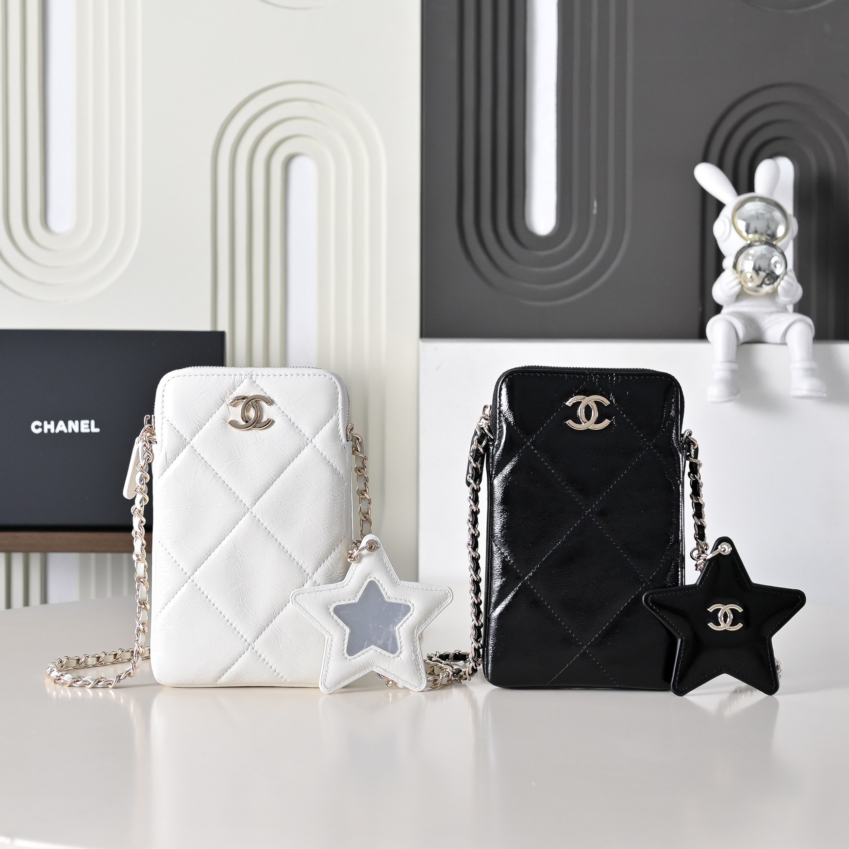 TOP CHANEL Phone Bag 18-11-2.5 cm - 2 Colors