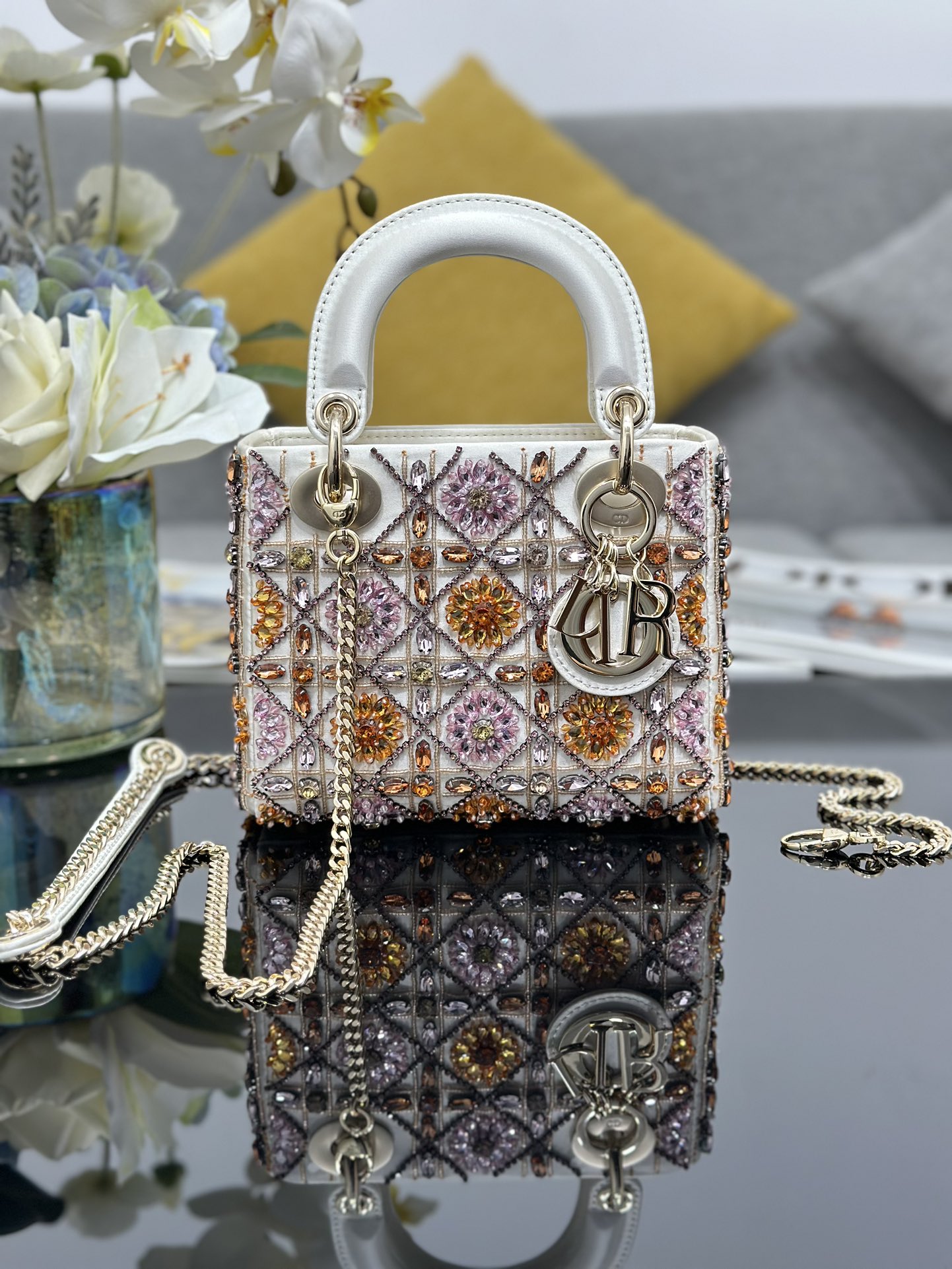 TOP Christian Dior Three Grid Embroidered Rhinestones Lady Christian Dior Bags 17*15*7 cm - 2 Colors