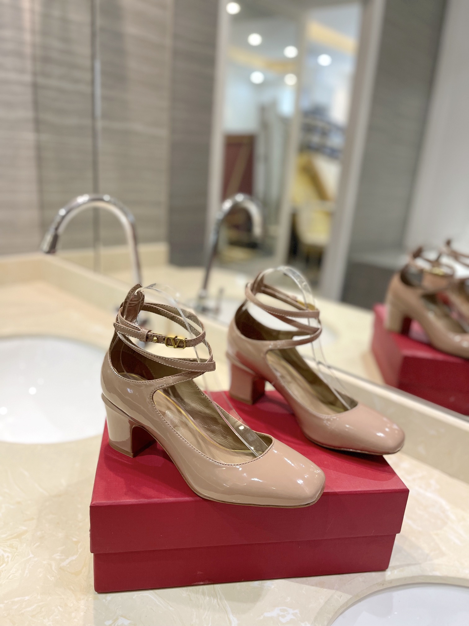 TOP VALENTINO High Heel Pumps with VLogo Signature - 5 Color