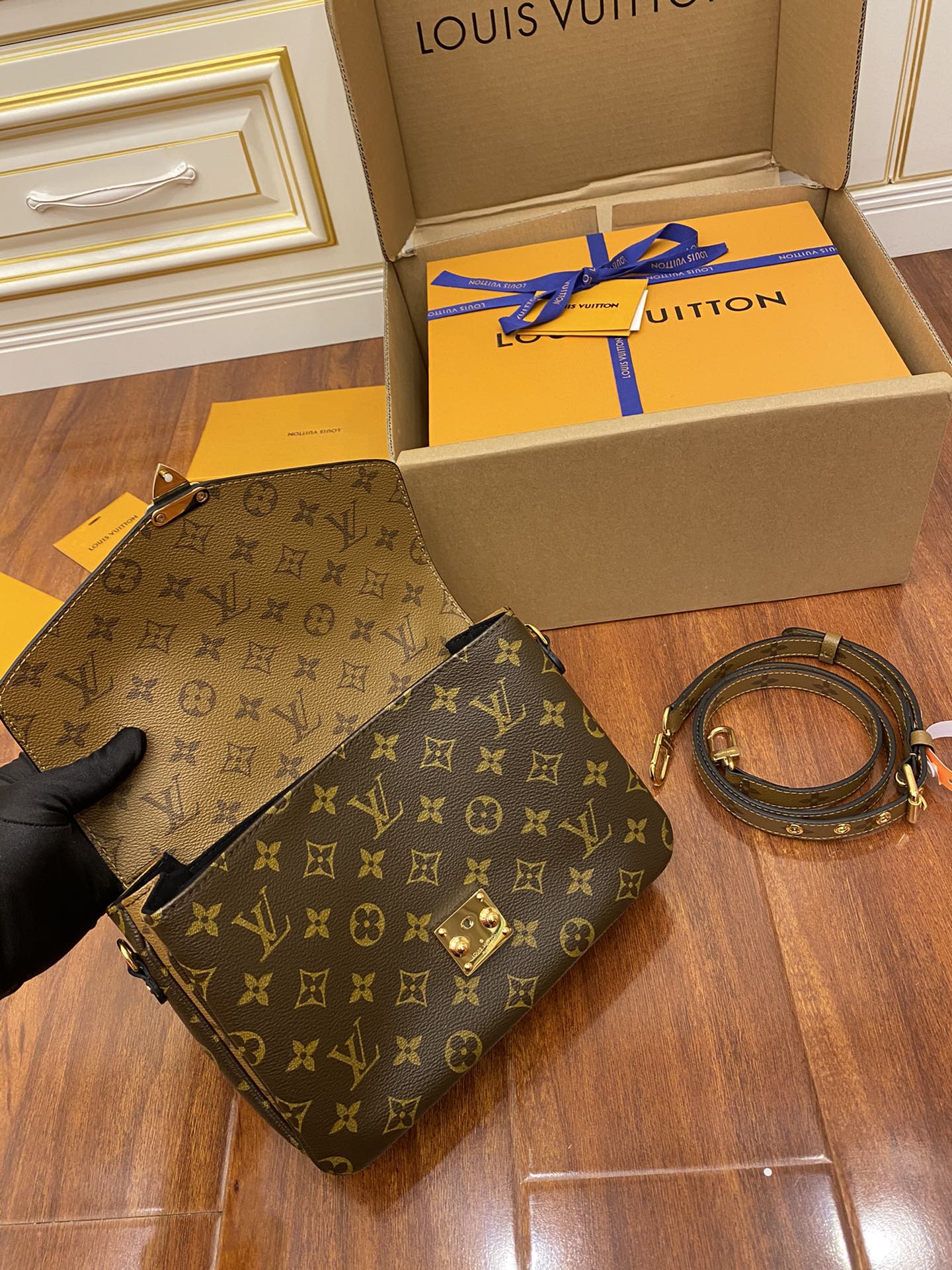 TOP Louis Vuitton LV LV Metis Pochette 25X19X7cm - Reverse