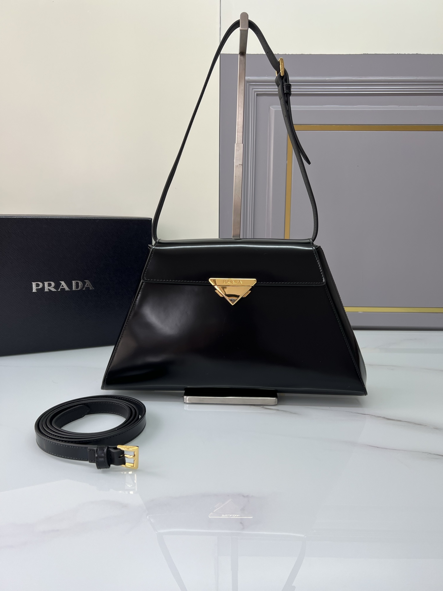 TOP PRADA Shoulder Bag Glossy Calfskin with Lambskin Lining 34*19*8 cm - Black