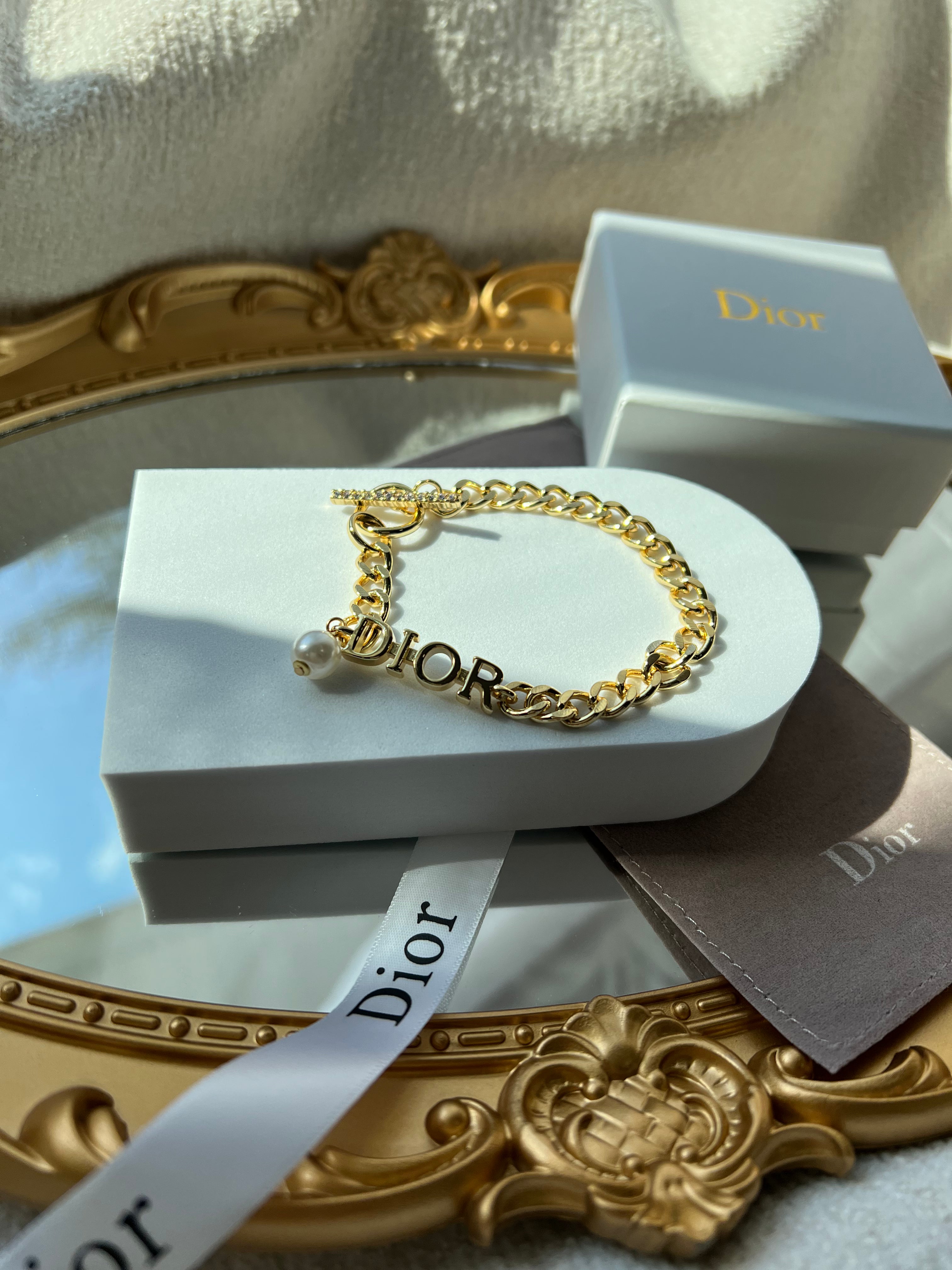 TOP Christian Dior Logo Single Pearl Gold Bracelet