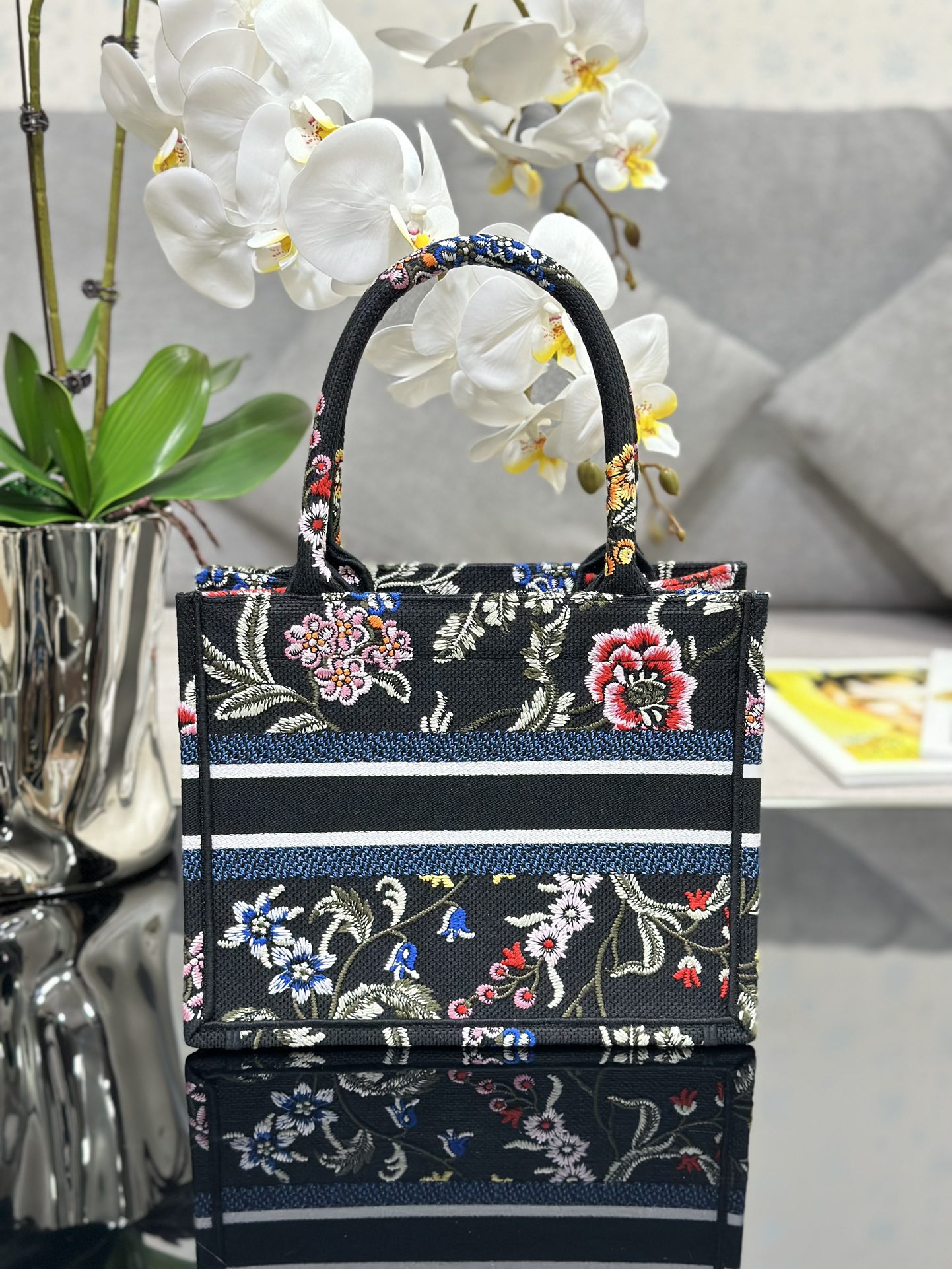 TOP Christian Dior Petites Fleurs pattern embroidery Book Tote Bags 26.5x21x14cm
