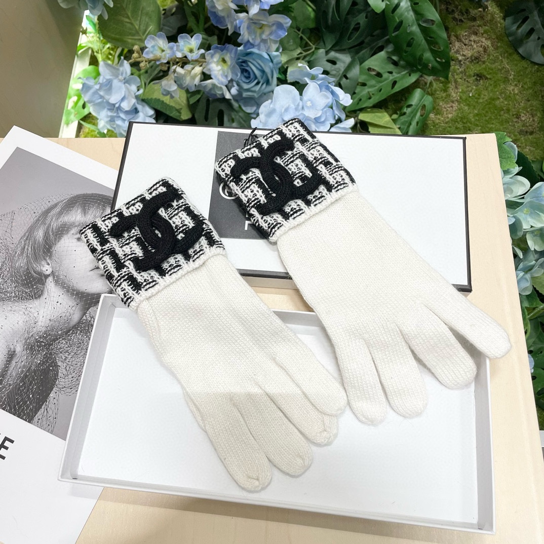 TOP CHANEL Wool Gloves  - 3 Colors