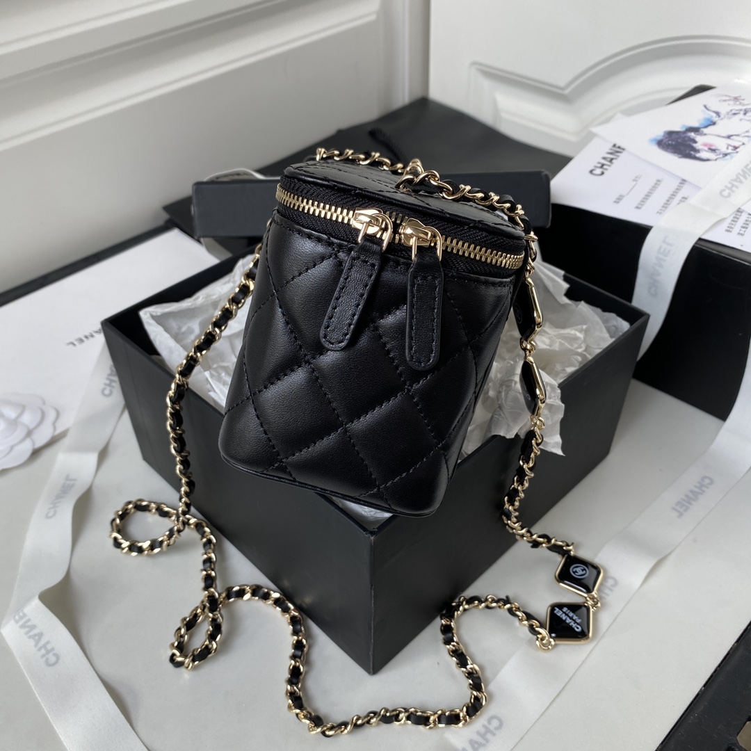 TOP CHANEL Lambskin Makeup Box 17*9.5*8cm - Black