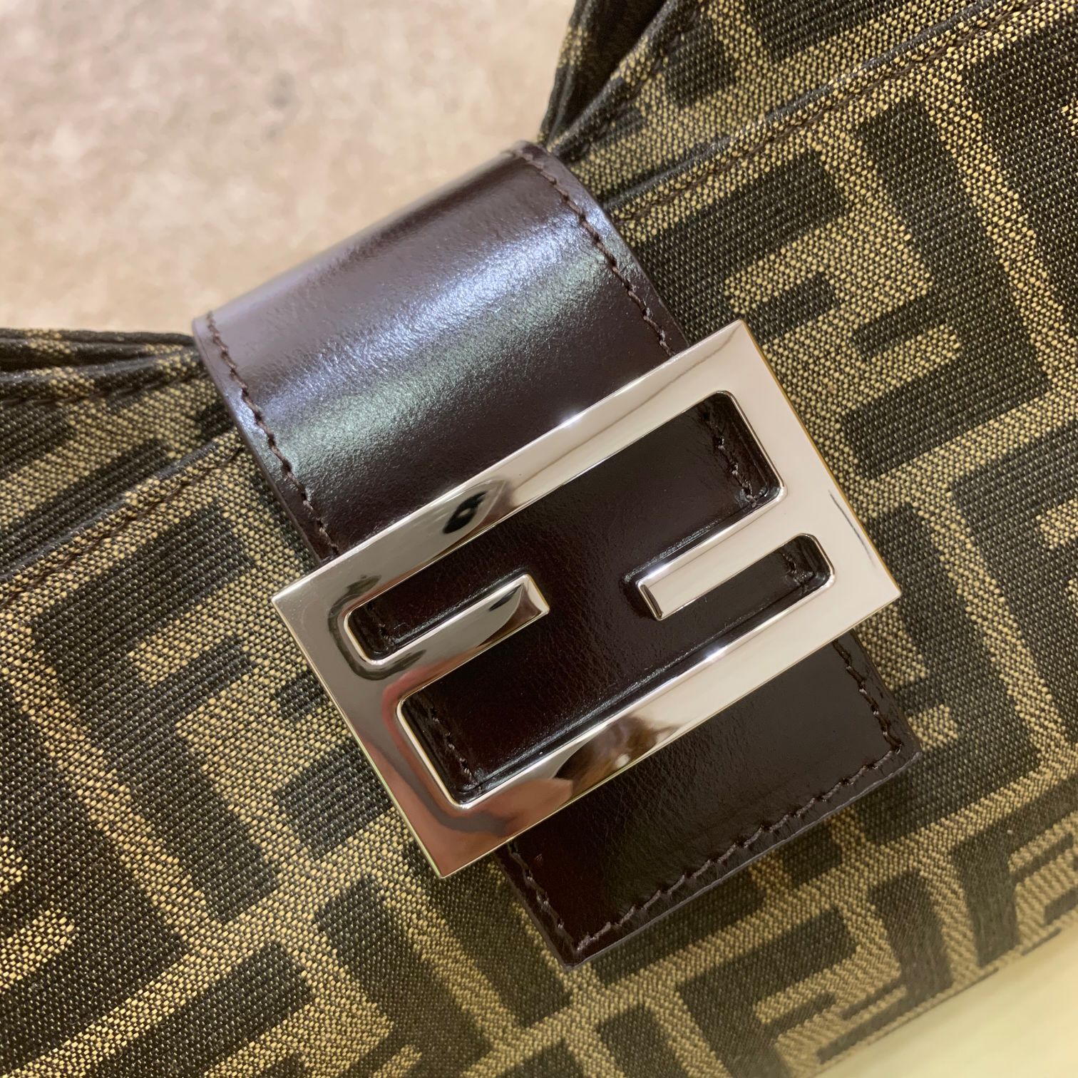 TOP FENDI Monogram Underarm Bag 29x25x4cm - Brown&SHW