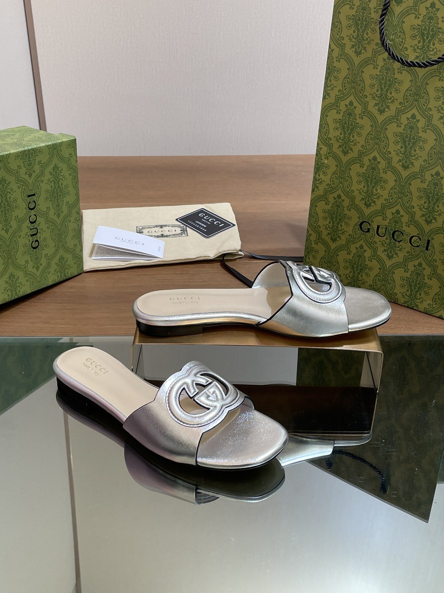TOP GUCCI GG Hollow Flat Slippers - 9 Color