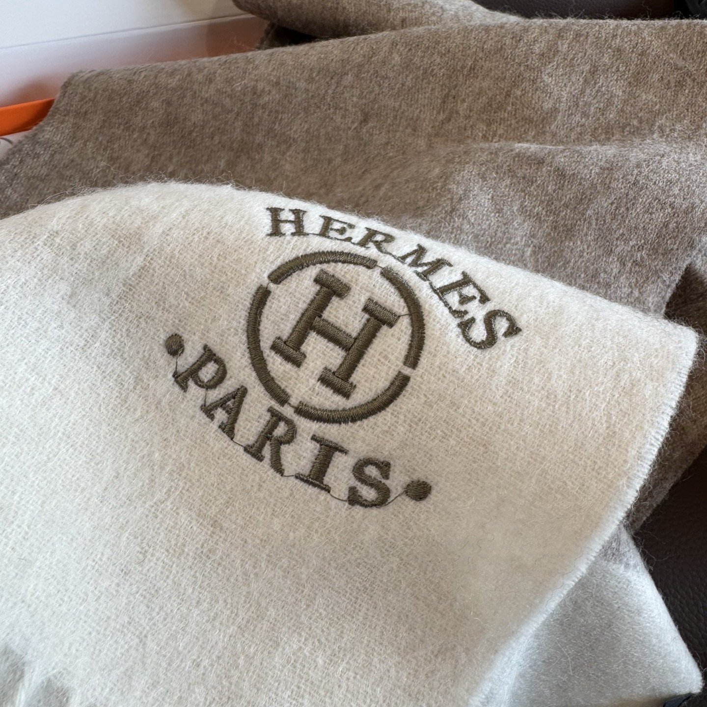 TOP HERMES Scarf with Embroidery Logo 35 x 190 cm - Gray and White