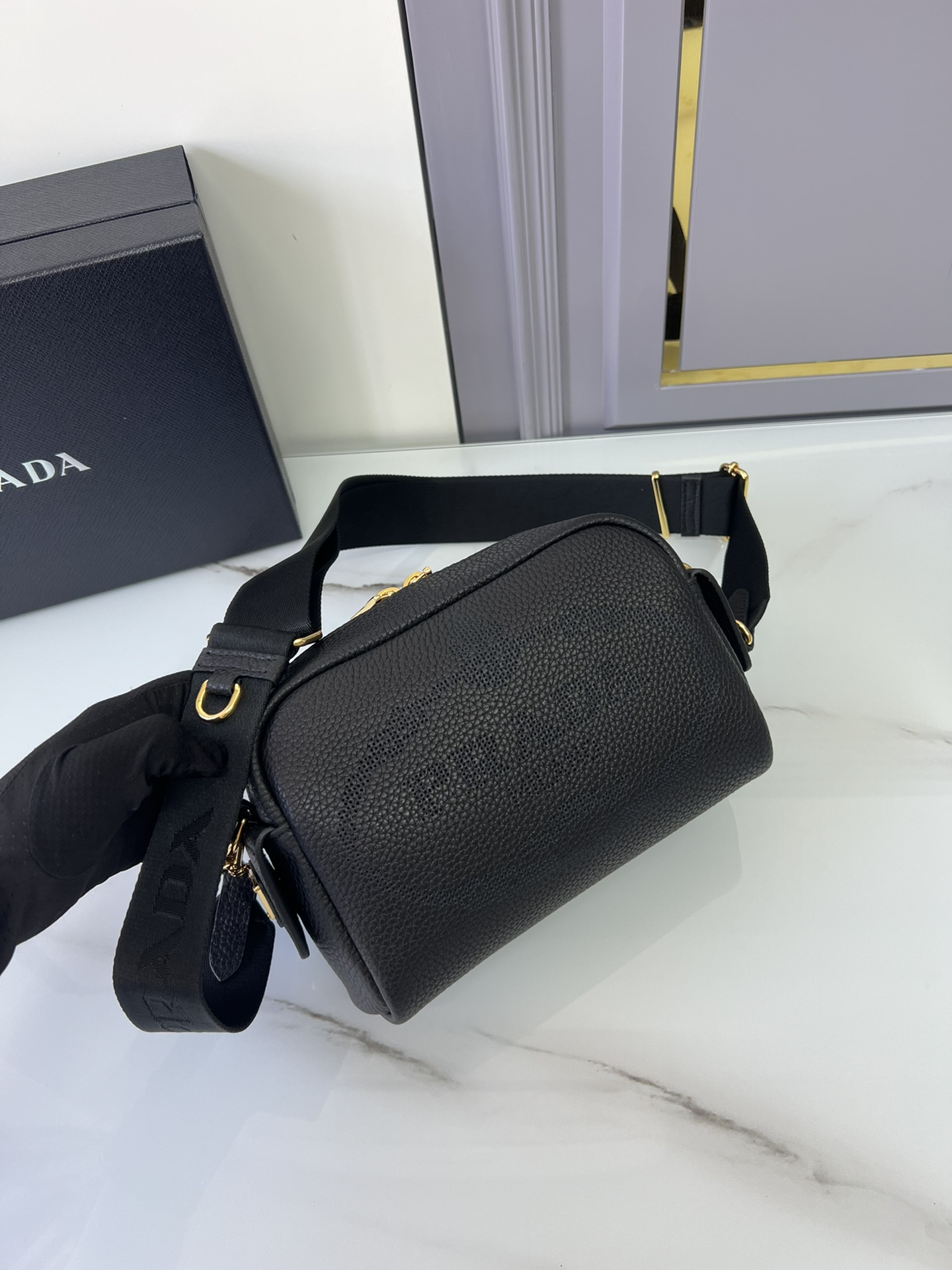 TOP PRADA Calfskin Carved Logo Crossbody Bags 20.5x13x8.5cm - 3 Colors