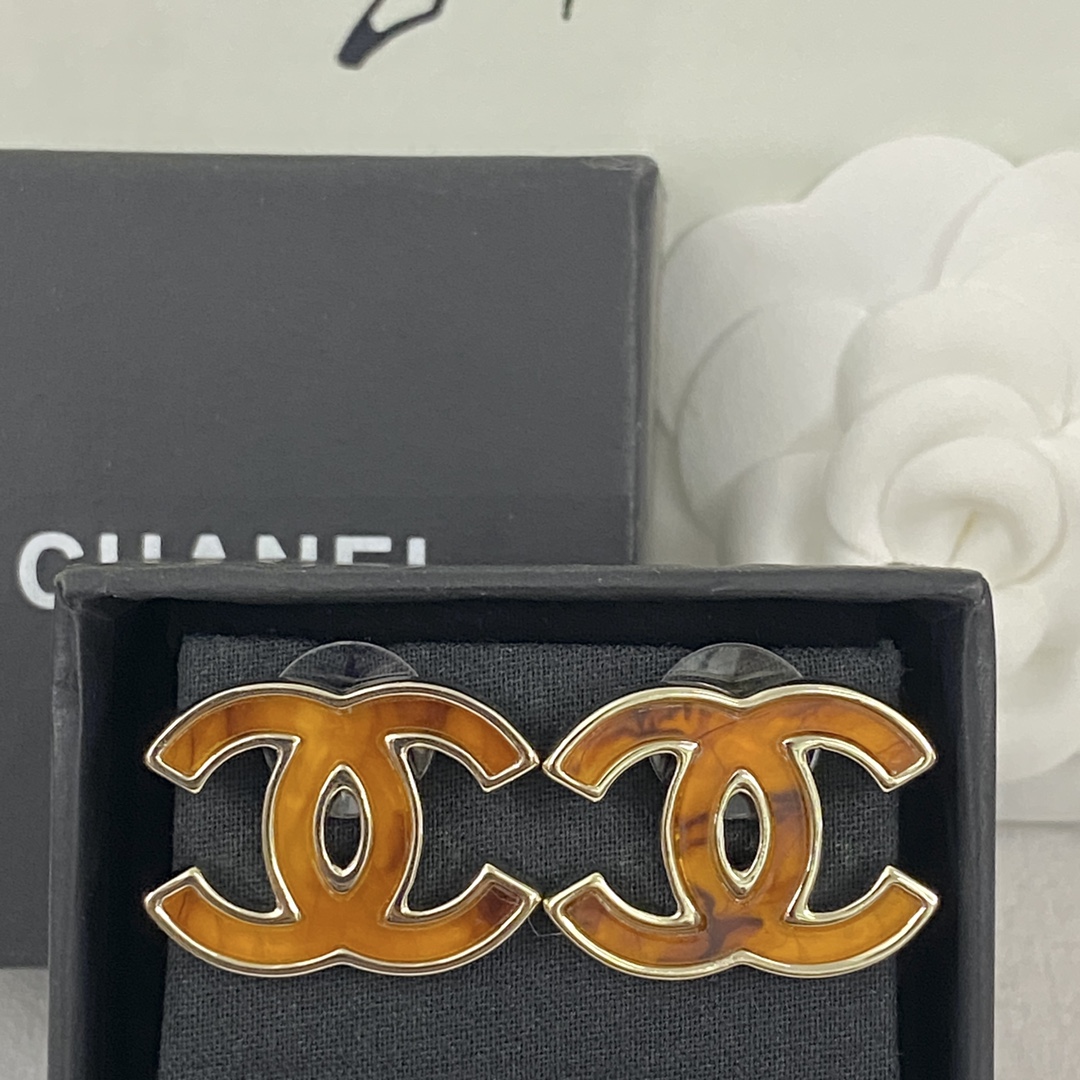 TOP CHANEL Dounble C Earrings