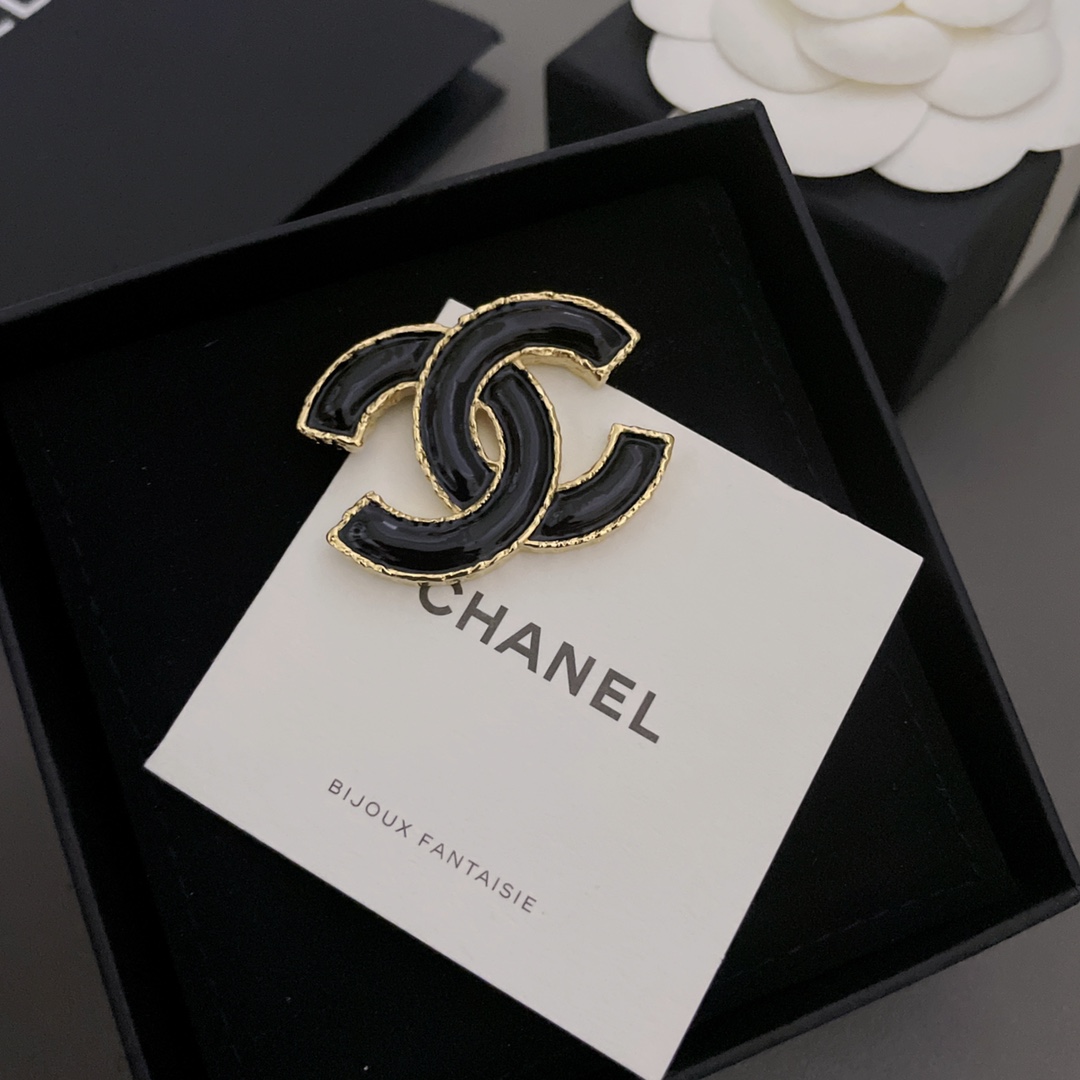 TOP CHANEL Double C Classic Brooch - Black