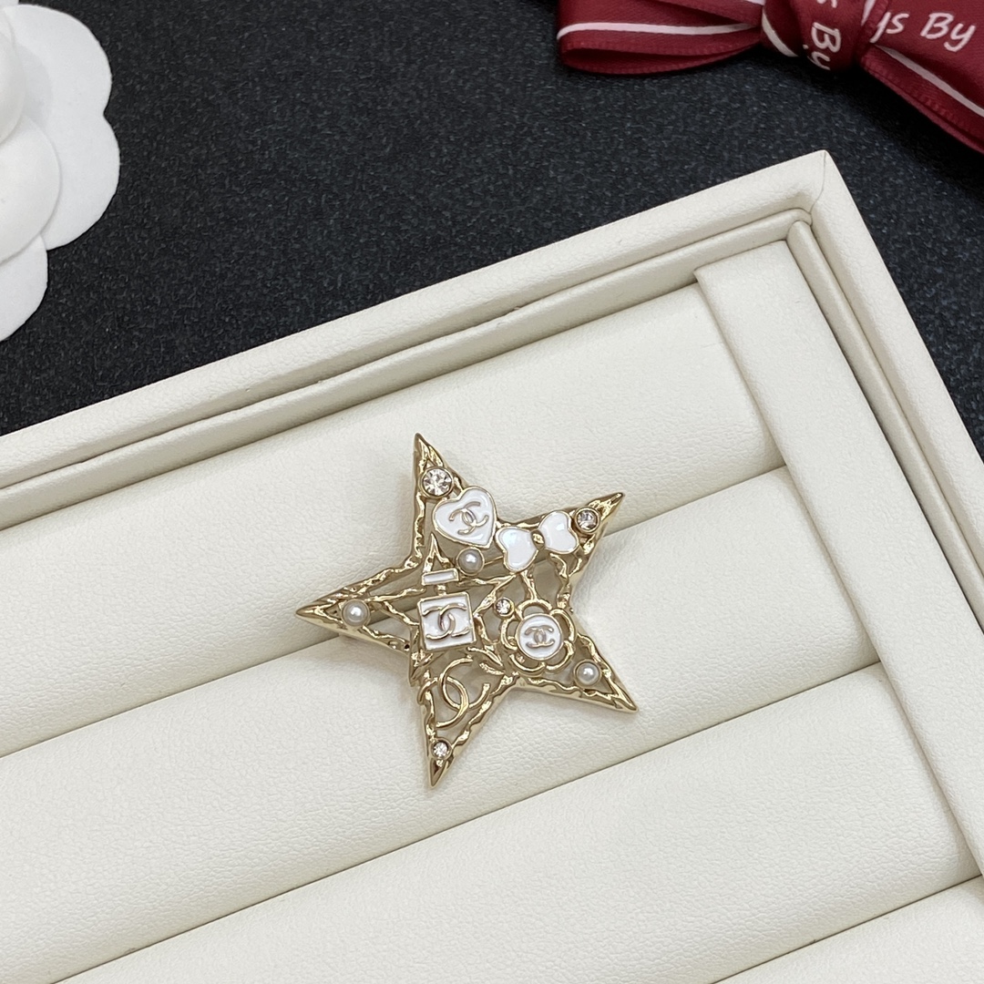 TOP CHANEL Brooch - Gold