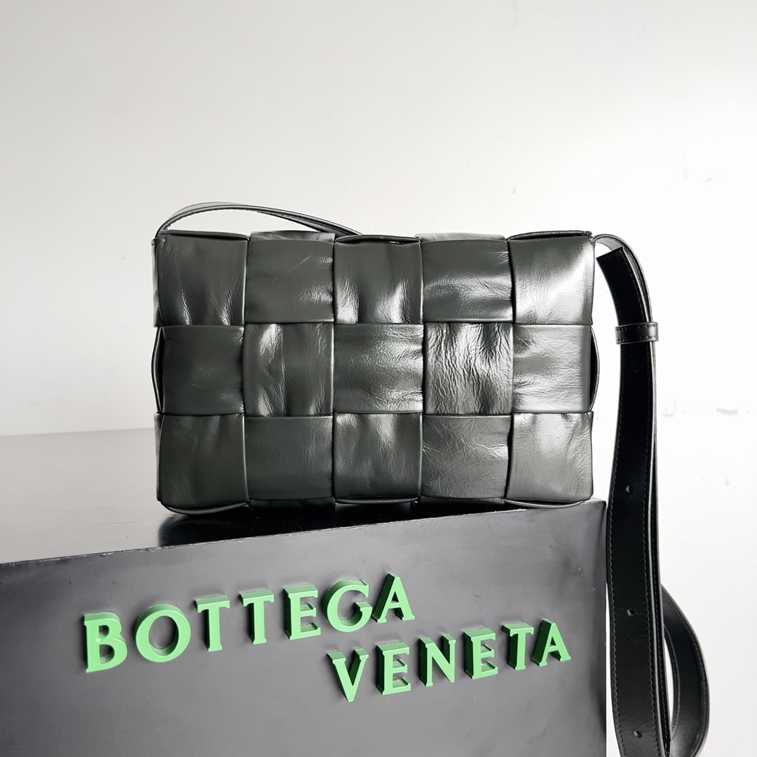 TOP Bottega Veneta BV BV Cassette Bag - Ink green