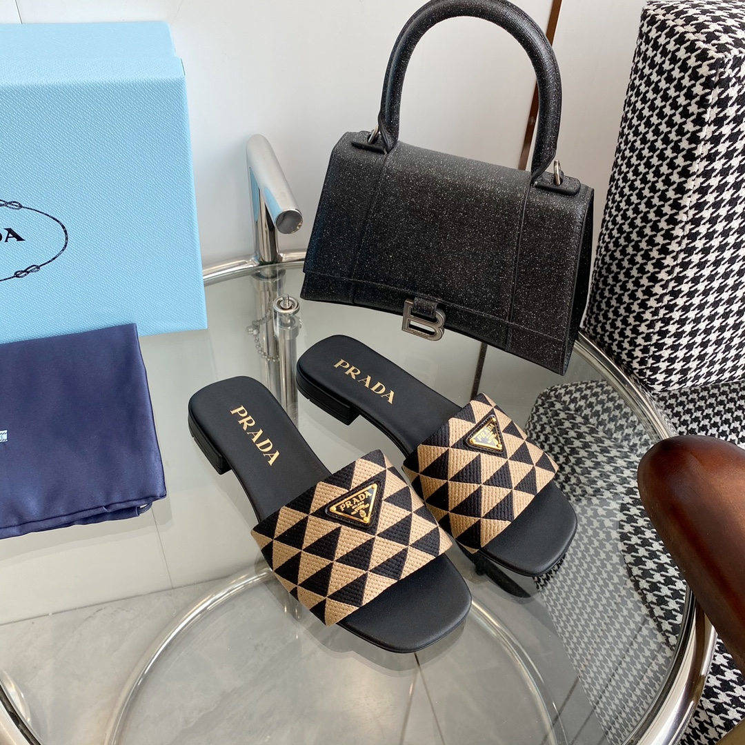 TOP PRADA Triangle Logo Flat Sandals