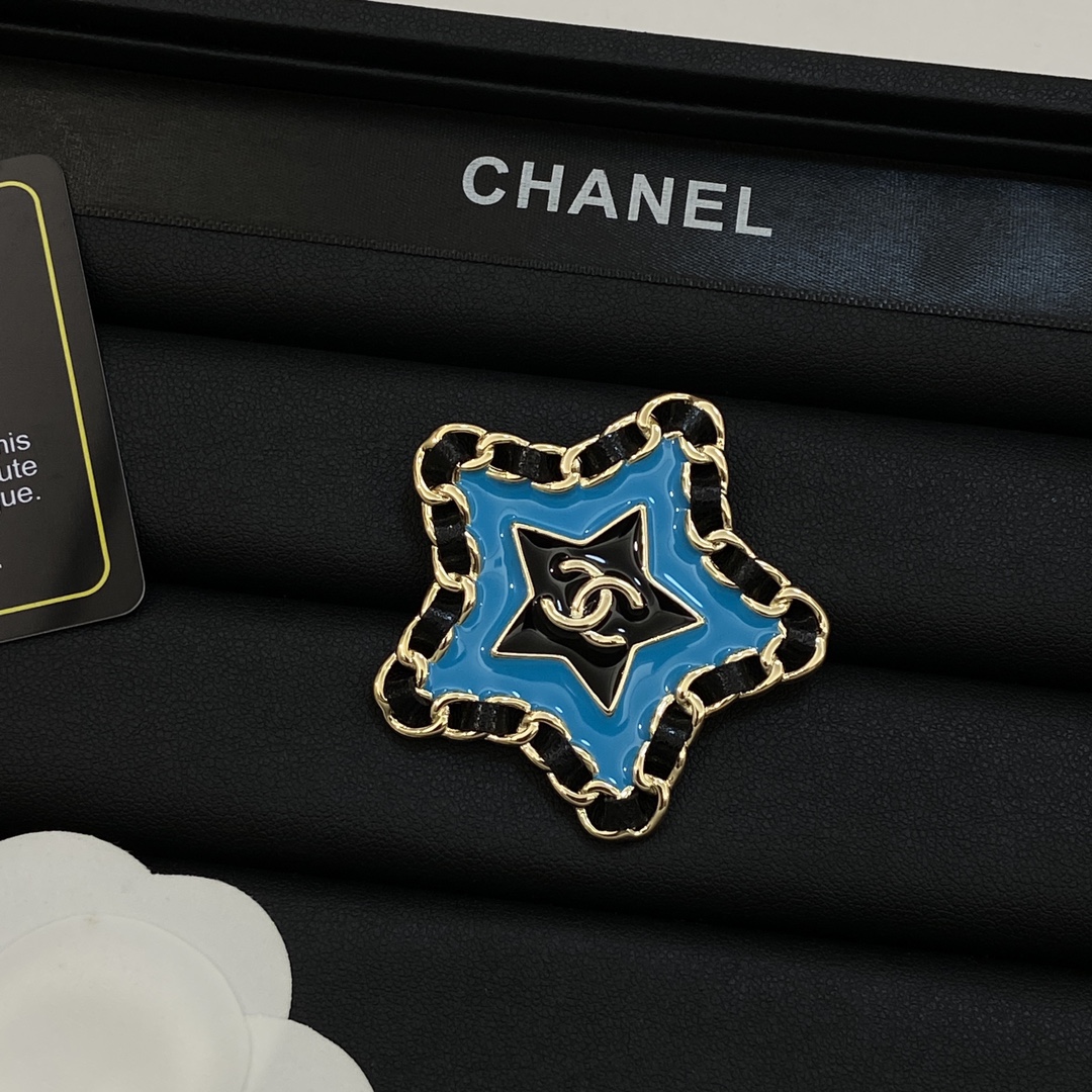 TOP CHANEL Star Brooch