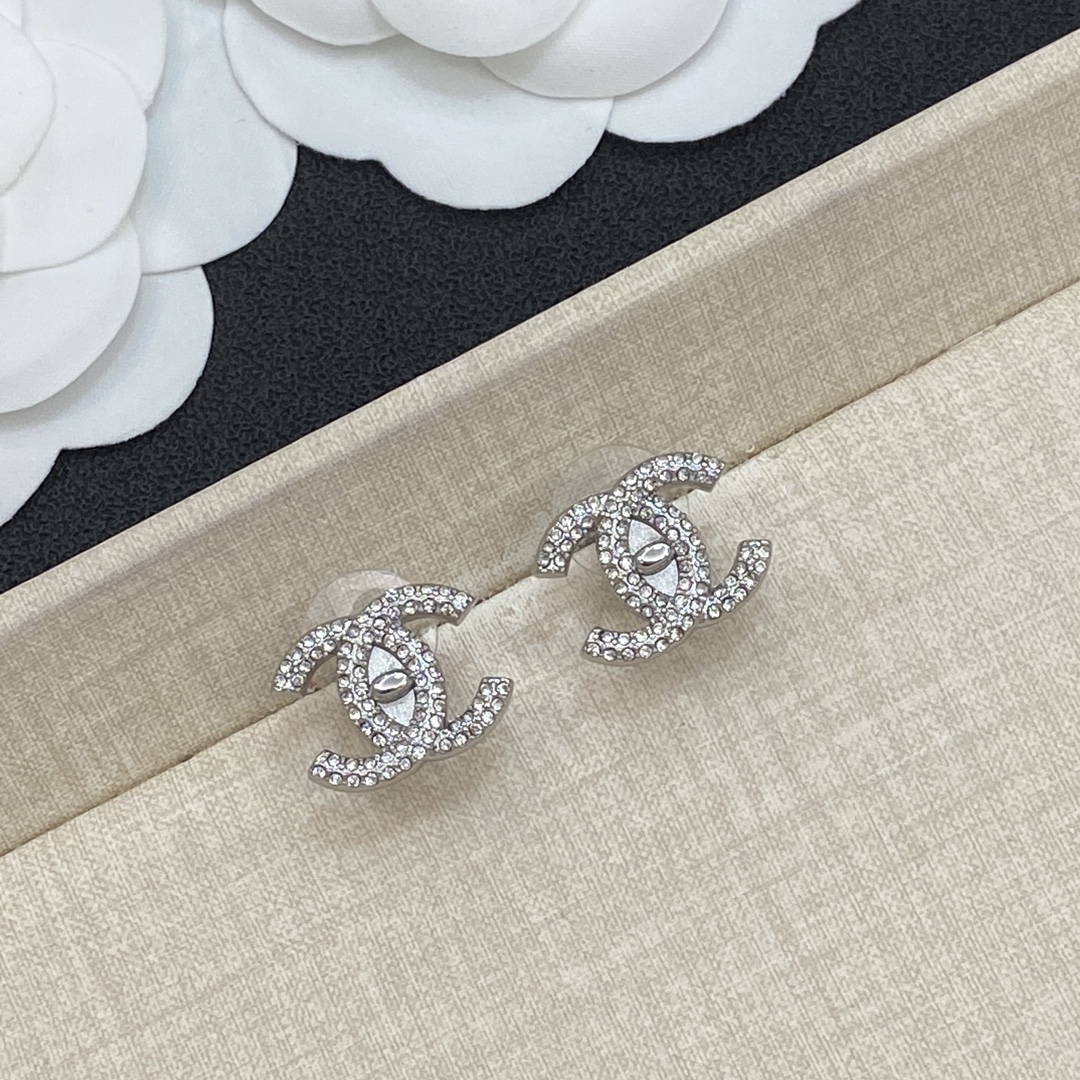 TOP CHANEL  Earrings - Sliver