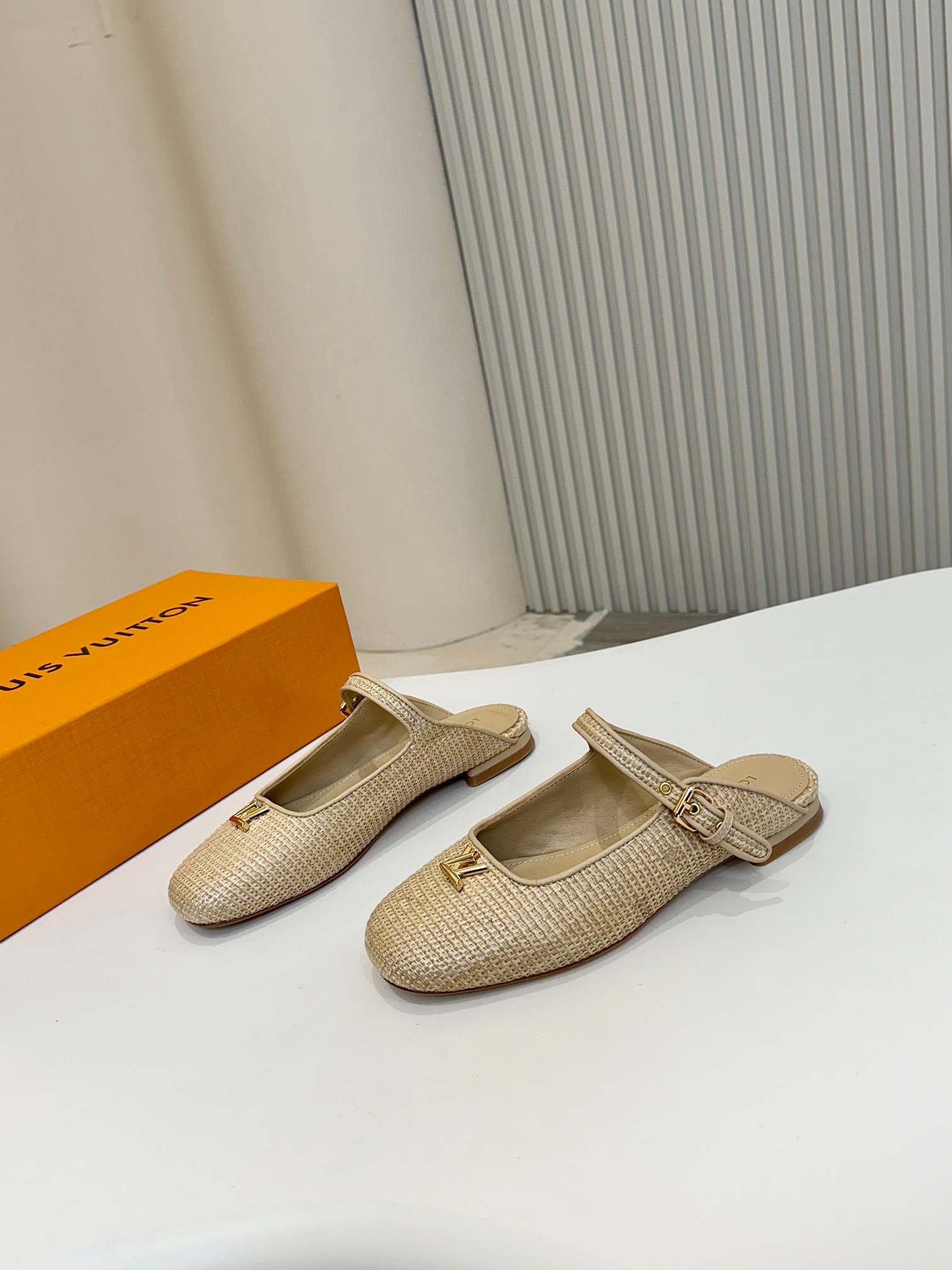 TOP Louis Vuitton LV Weaving Slippers - 2 Colour
