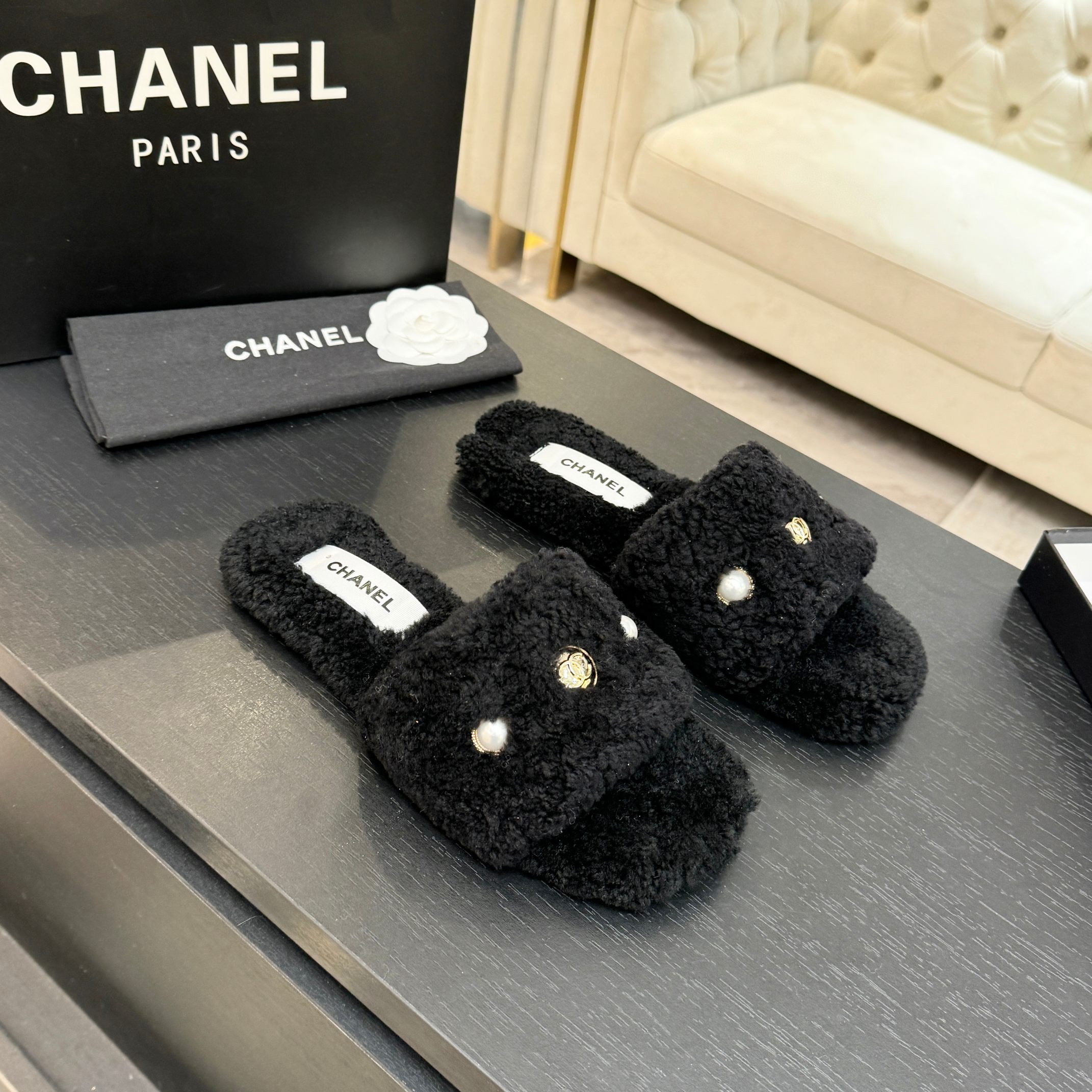 TOP CHANEL Fur Slippers - 2 Colors