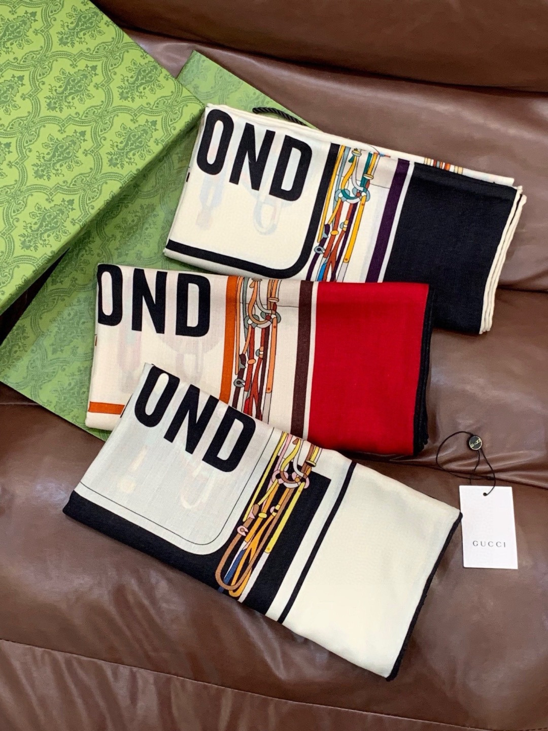 TOP GUCCI 30% Silk and 70% Cashmere Scarf 136 x 136 cm - 3 Colors