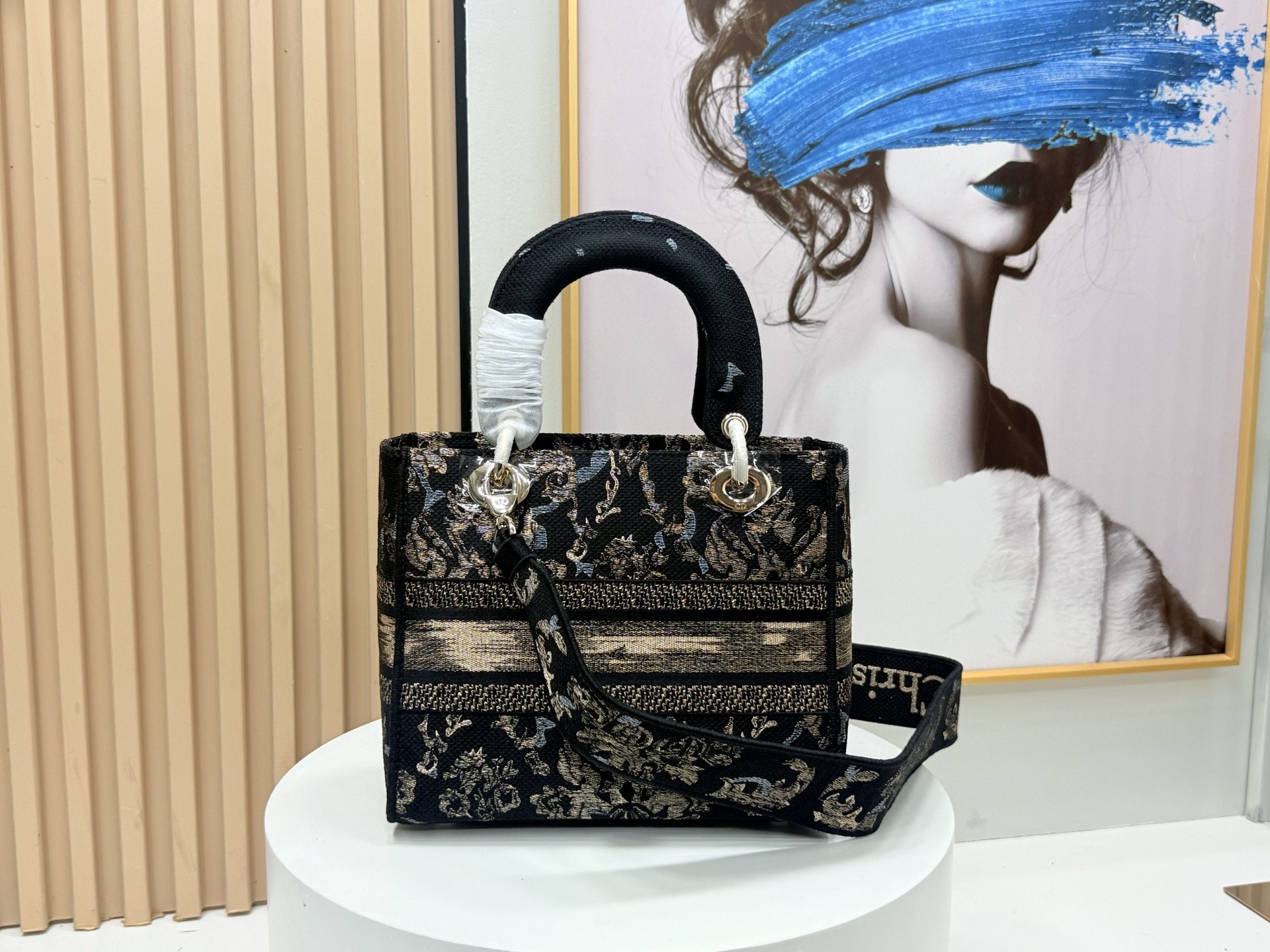 TOP Christian Dior Lady Dior Embroidery Bag  24 × 20 ×11 CM - Black
