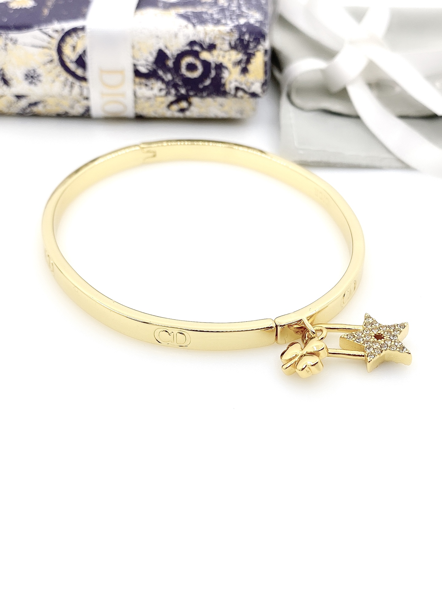 TOP Christian Dior Pentagram Bracelet - Gold