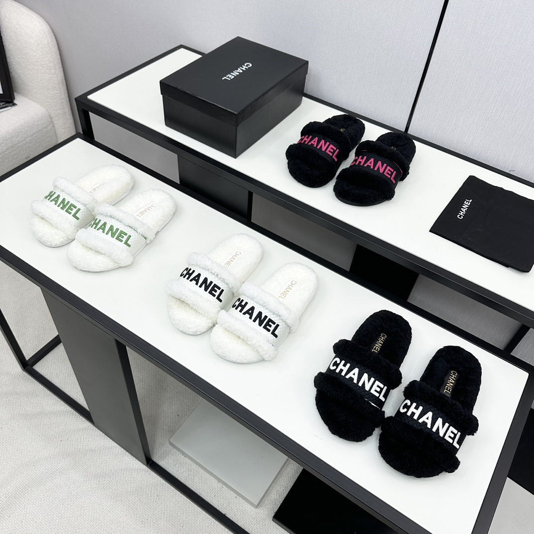 TOP CHANEL Wool Slippers with Embroidered Stripes Logo - 4 Color
