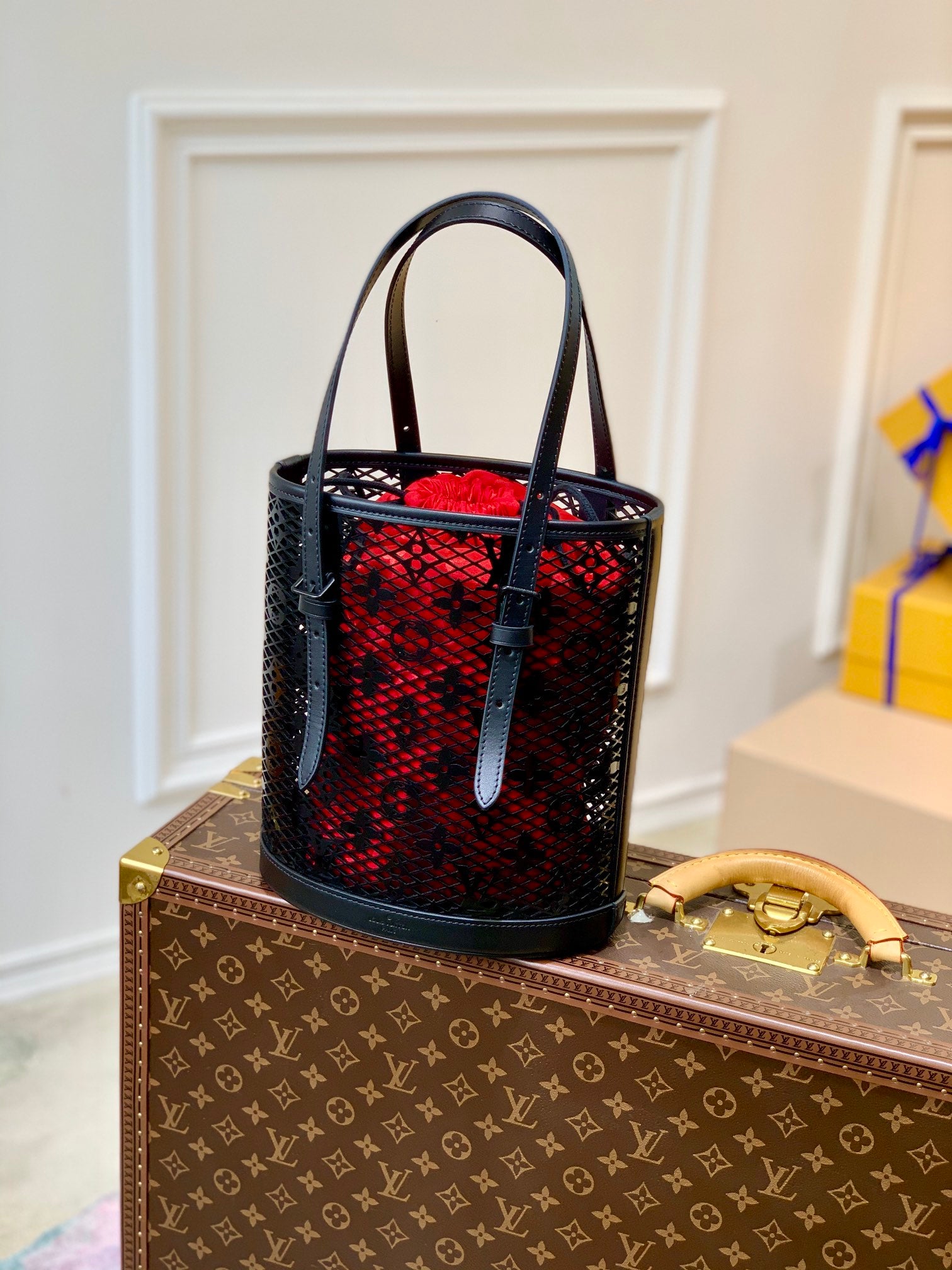 TOP Louis Vuitton LV  Nicolas Ghesquiere Bucket Bag 23 x 26 x 16 cm- Black