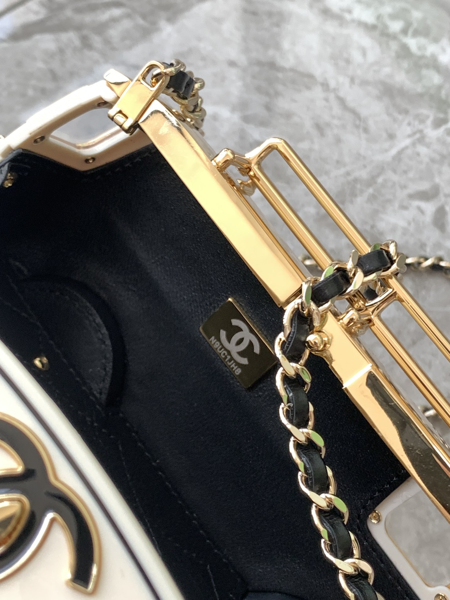 TOP CHANEL MINI VAN MINAUDIERE 9.4×16×8.7cm