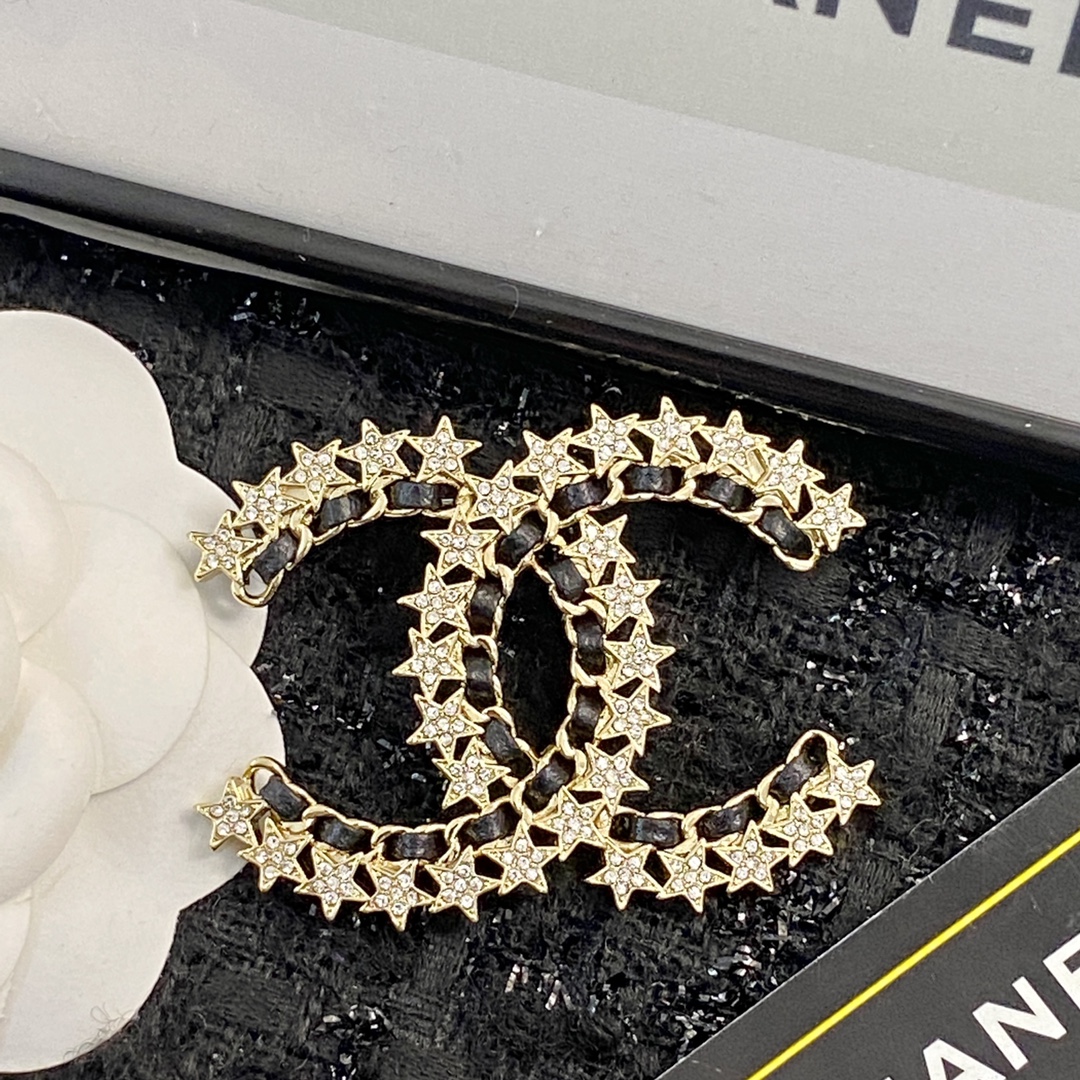 TOP CHANEL Double C Star Lambskin Brooch - Gold