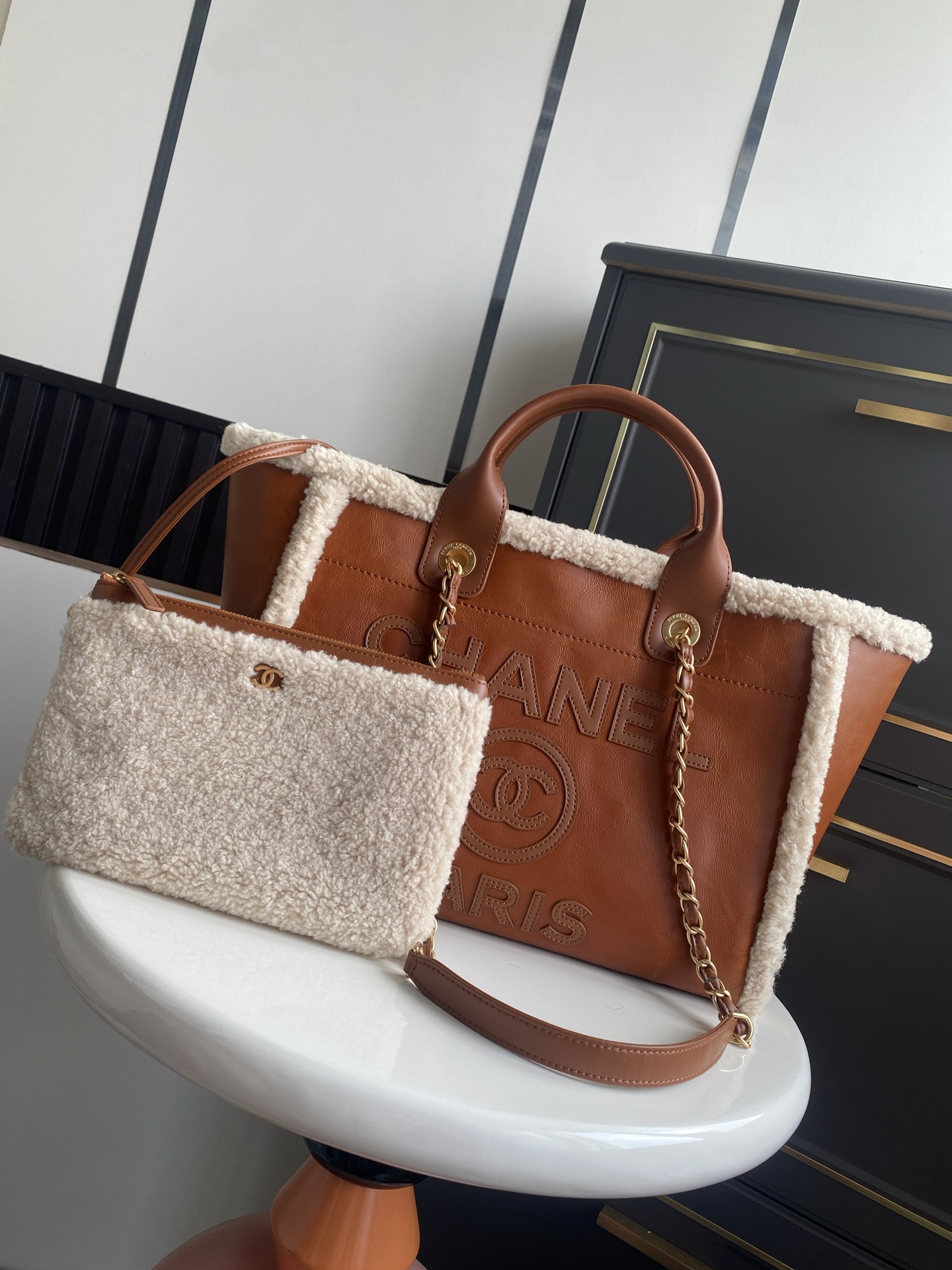 TOP CHANEL Beach Bag 33cm -  Brown