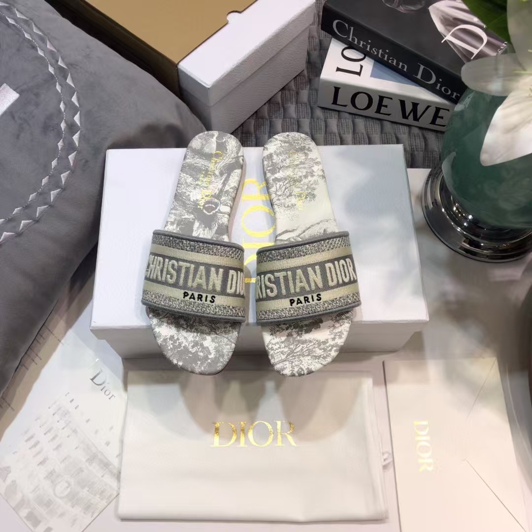 TOP Christian Dior CD Embroidered Sandals - Gray