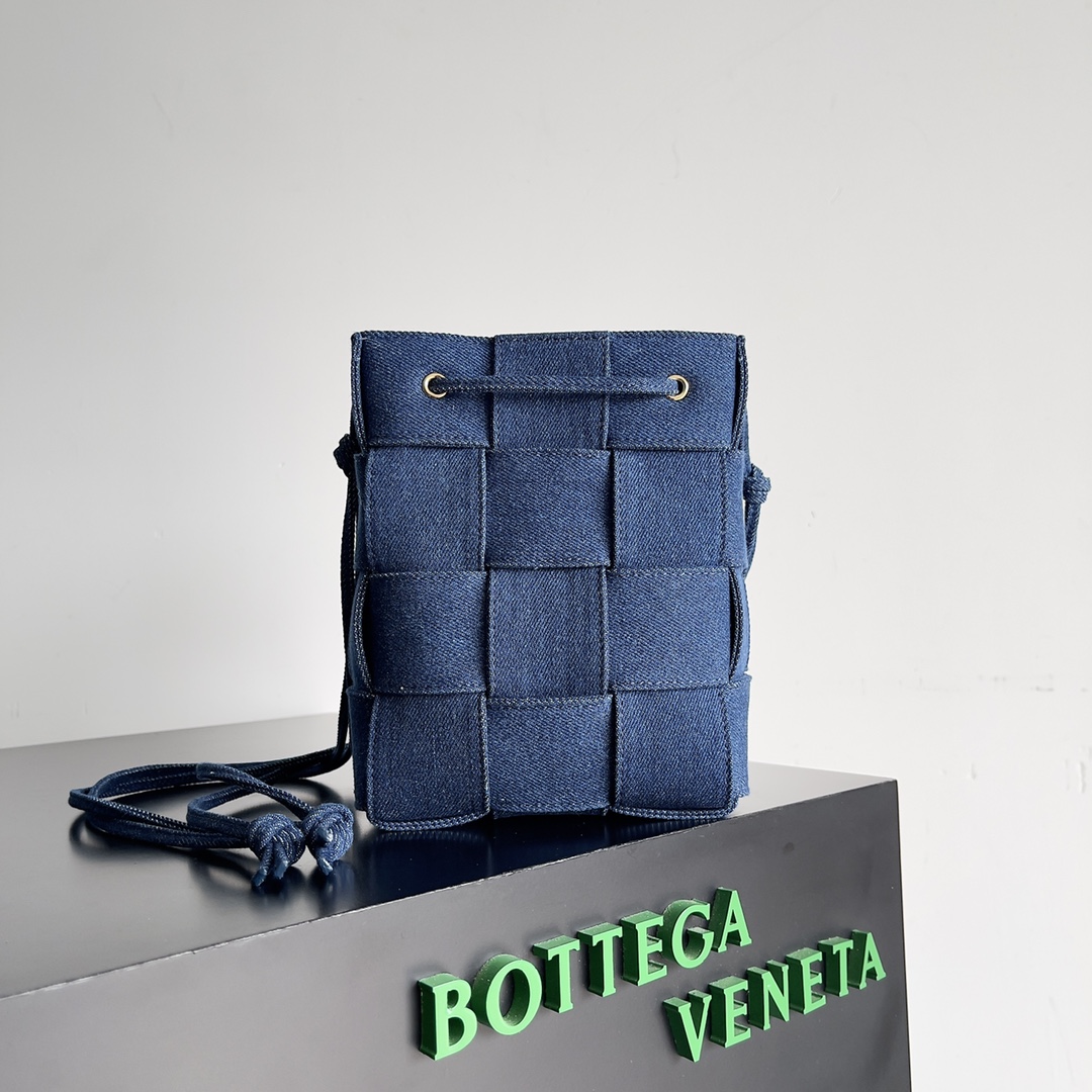 TOP Bottega Veneta BV Small Cassette Bucket  Bag 18*13.5*13.5cm -Blue