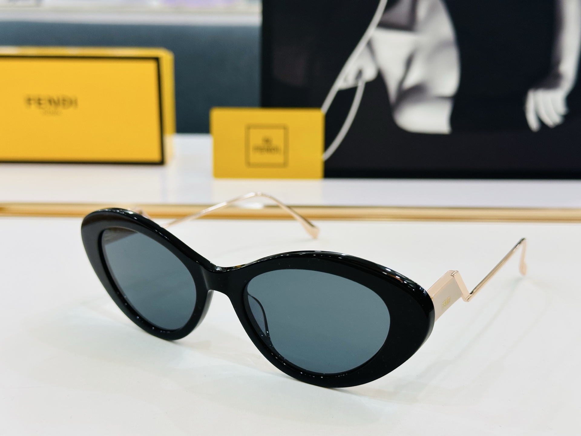 TOP FENDI Sunglasses - 5 Color
