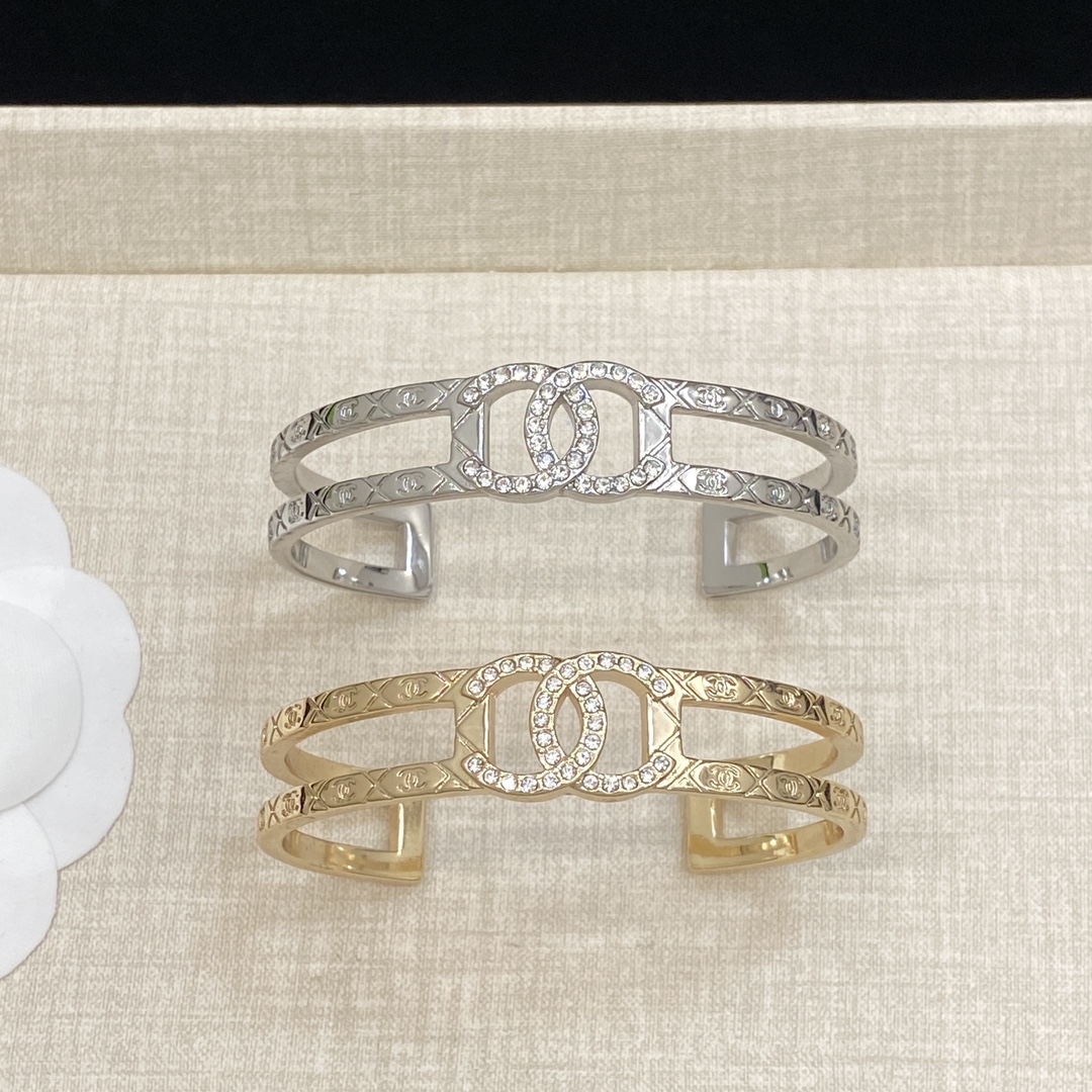 TOP CHANEL CC Bracelet - 2 Colors