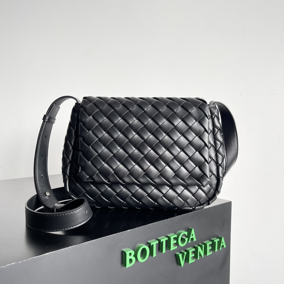 TOP Bottega Veneta BV BV Classic Braided Leather Crossbody Bag - Three Colors