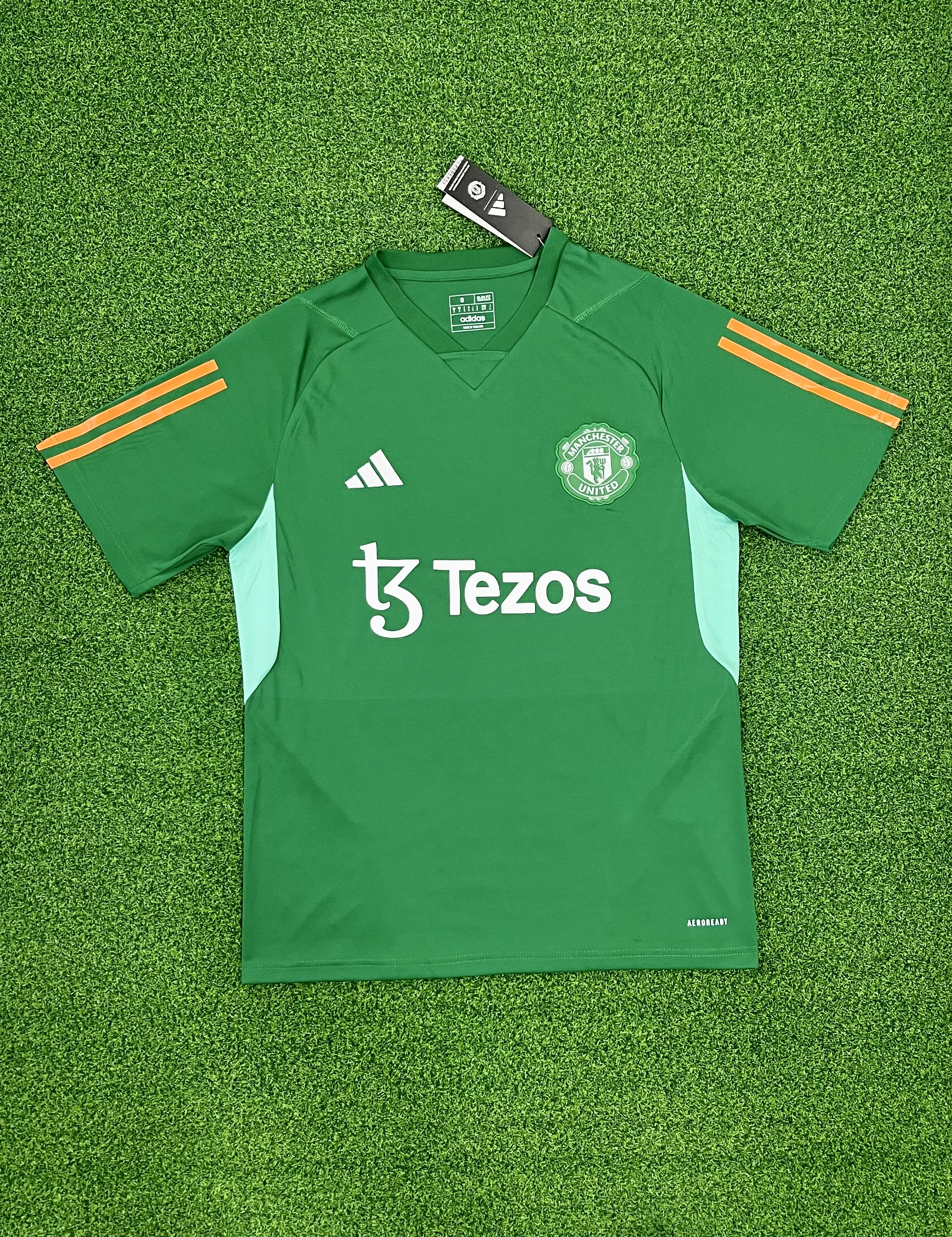 2425  Manchester United Football  jersey.Player embroidery version