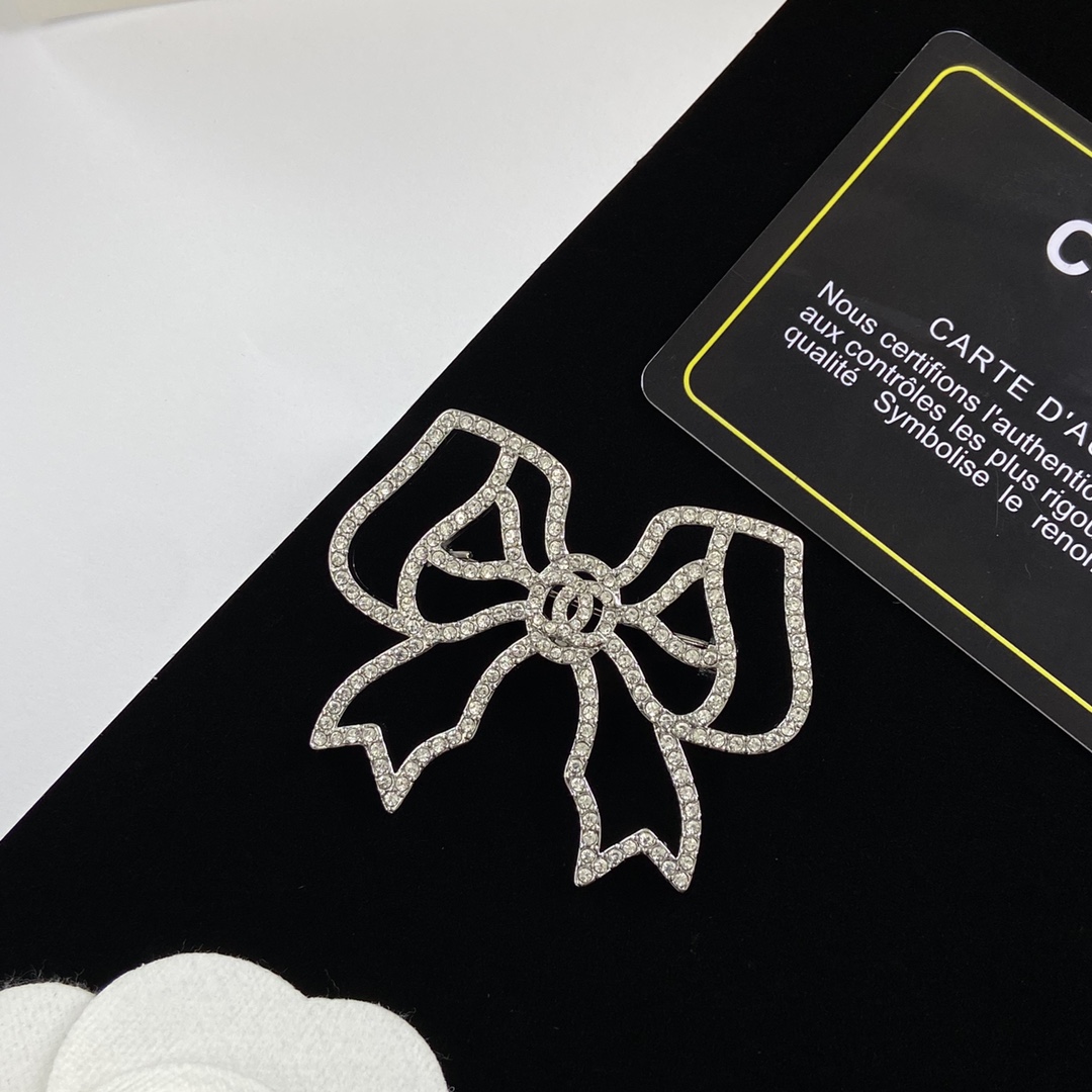 TOP CHANEL Brooch Collections